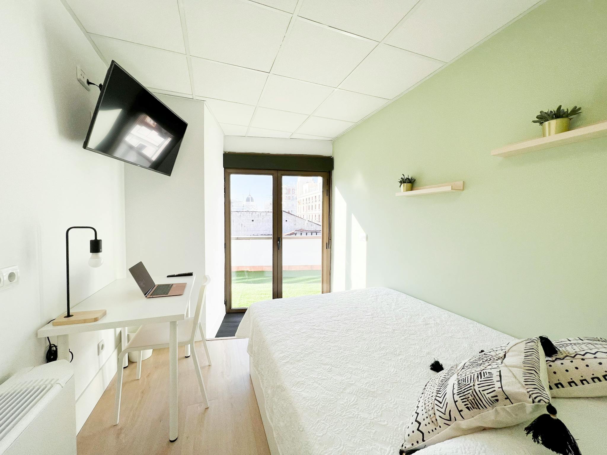 Calle de San Bernardo, Madrid preview