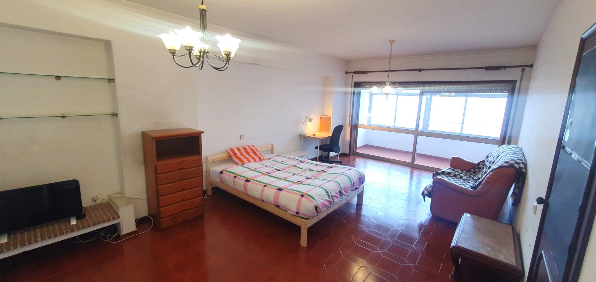 Single room Guimarães, 1 bed, 18m² — photo 1