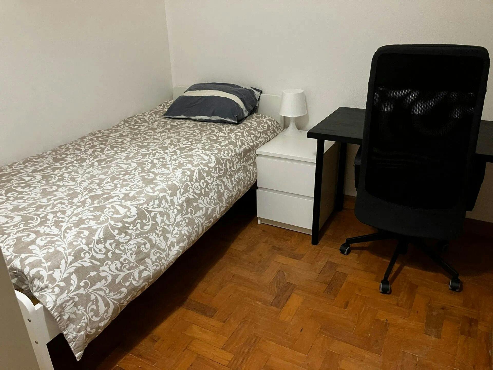 Single room Porto, 1 bed, 10m² — photo 2