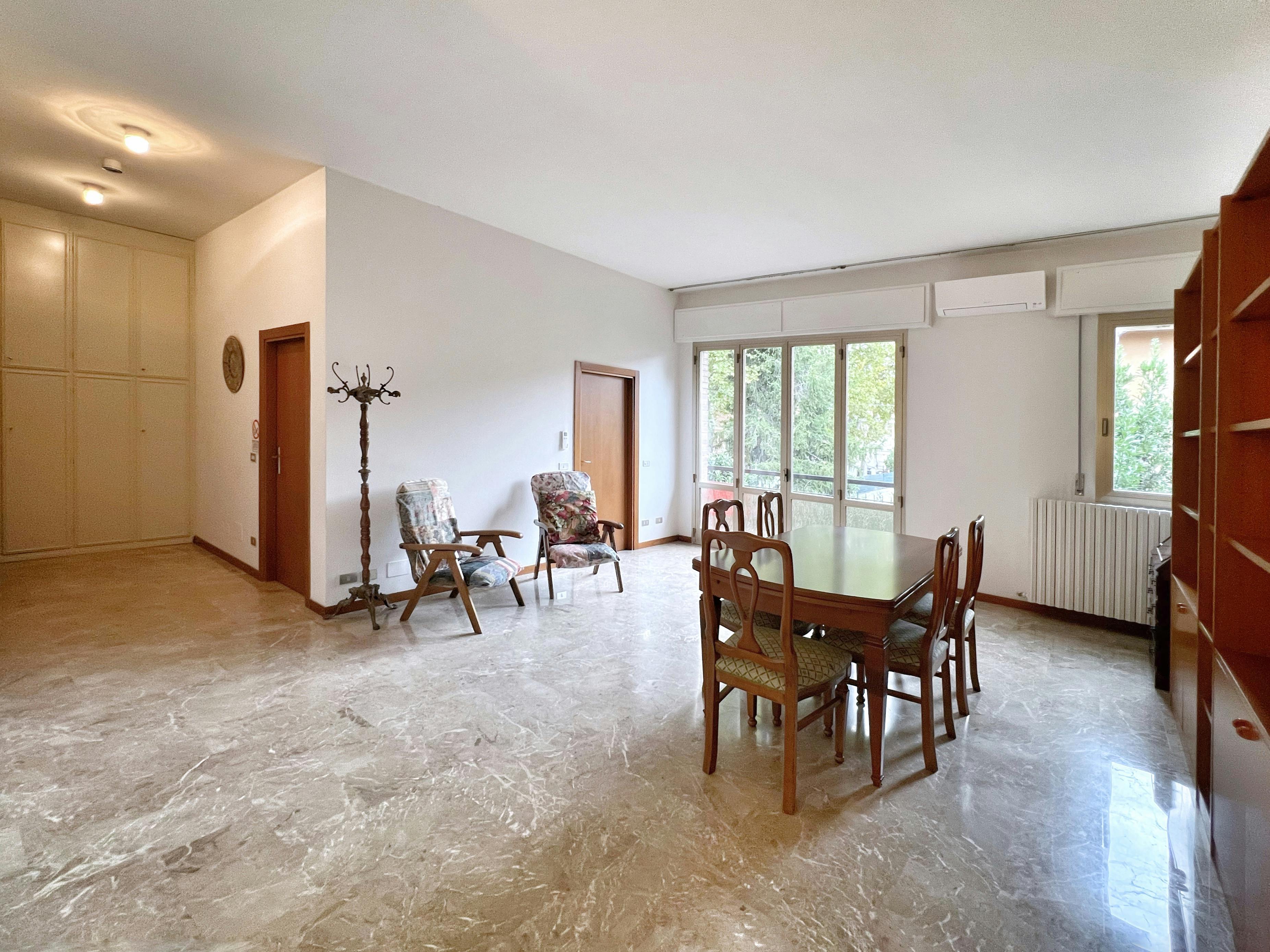 Apartment for rent for €1,695 per month in Sasso Marconi, Viale Nuovo