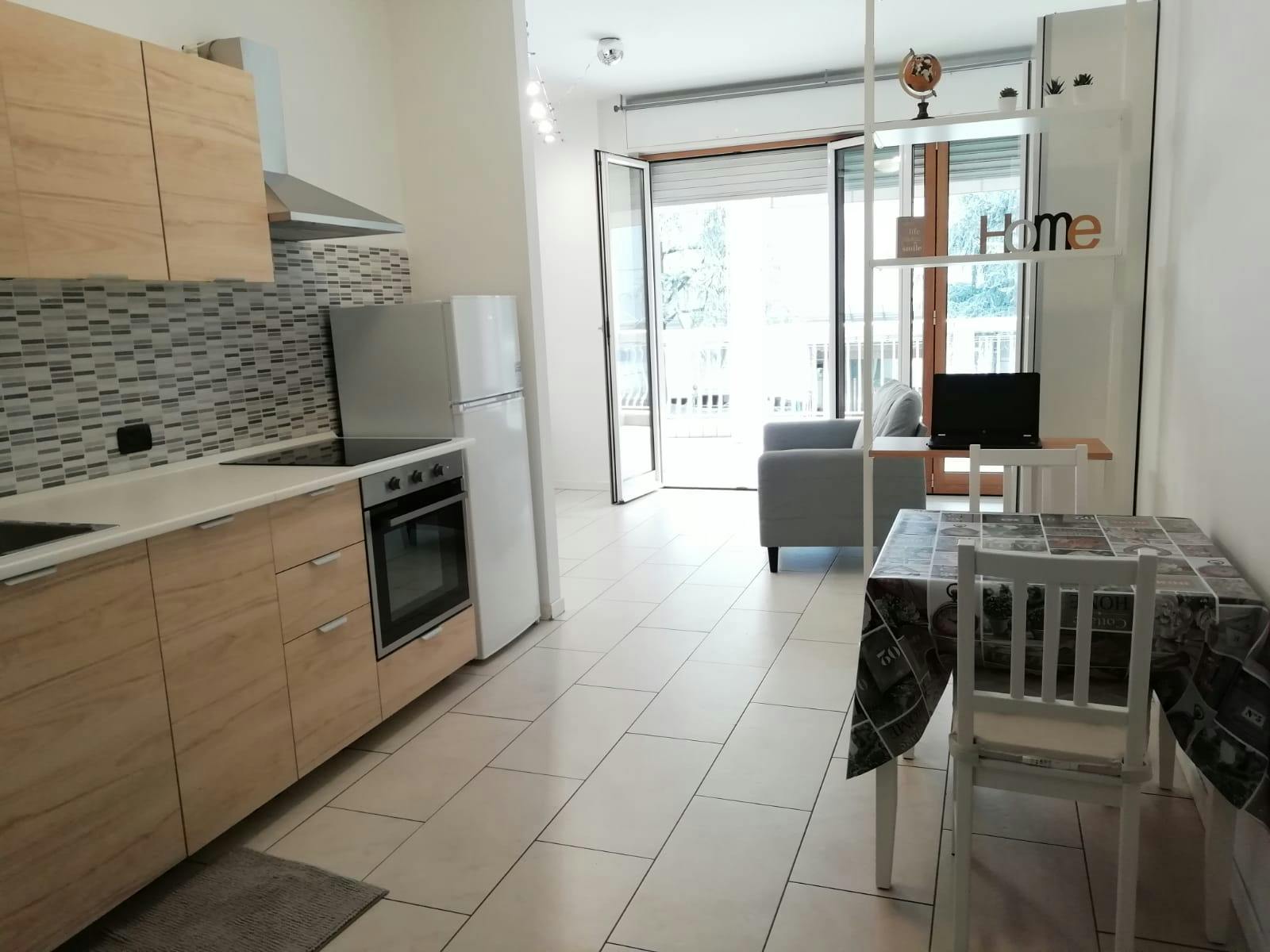 Monolocale in affitto a 1100 € al mese a Milan, Via Carlo Valvassori Peroni