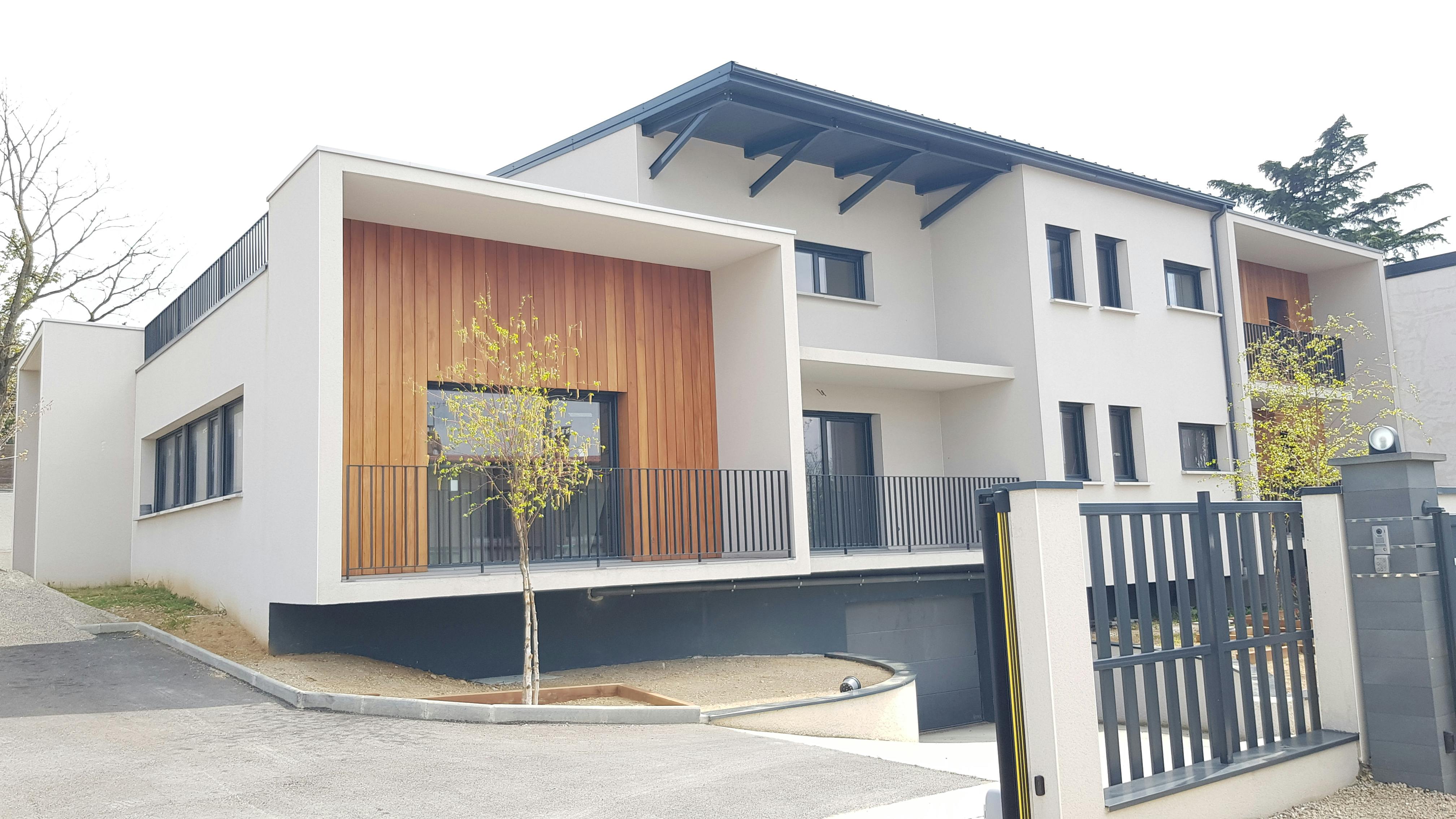 公寓 正在以 €1,380 的月租出租，其位于 Saint-Priest, Chemin de Revaison