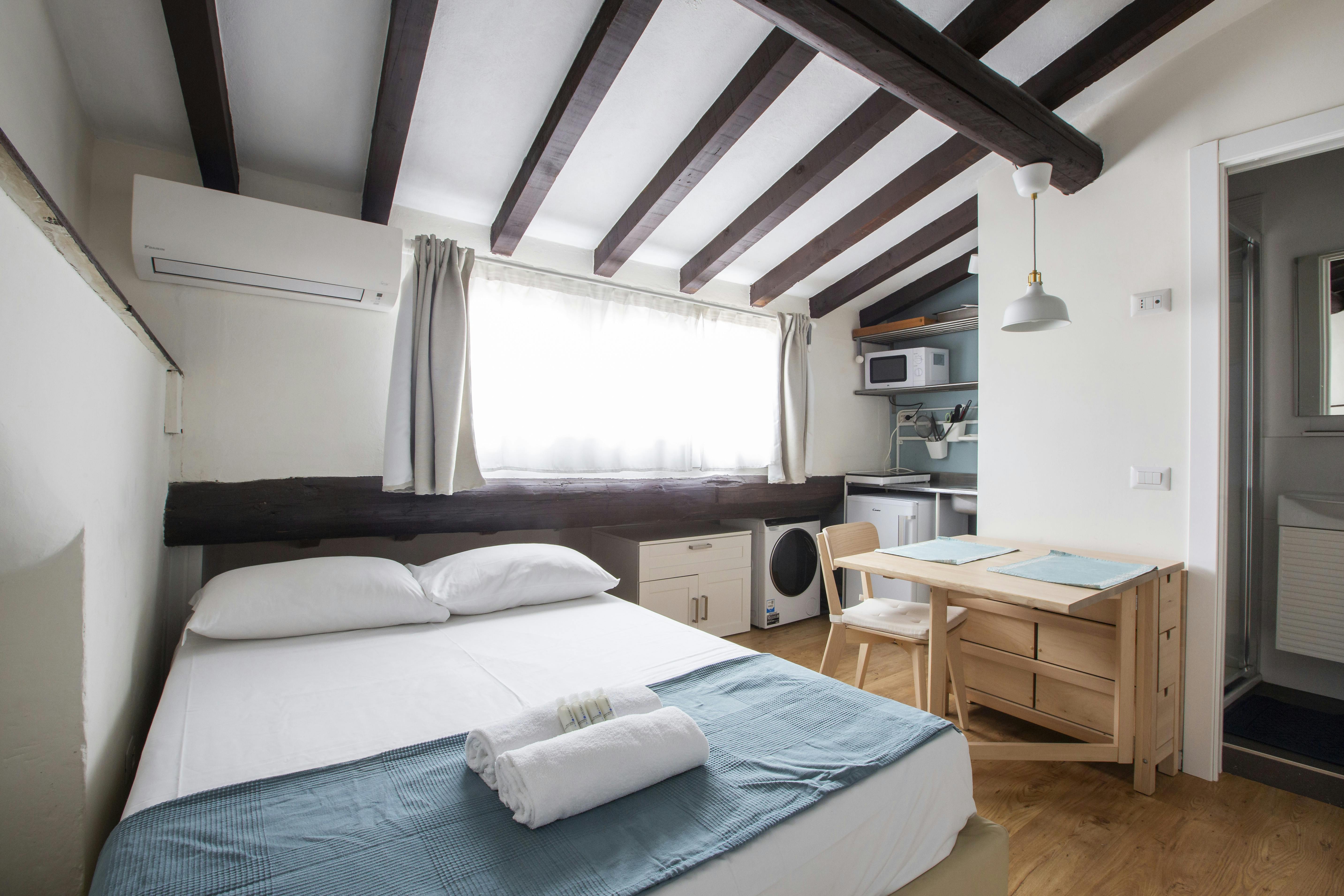 Via Gustavo Fara, Milan