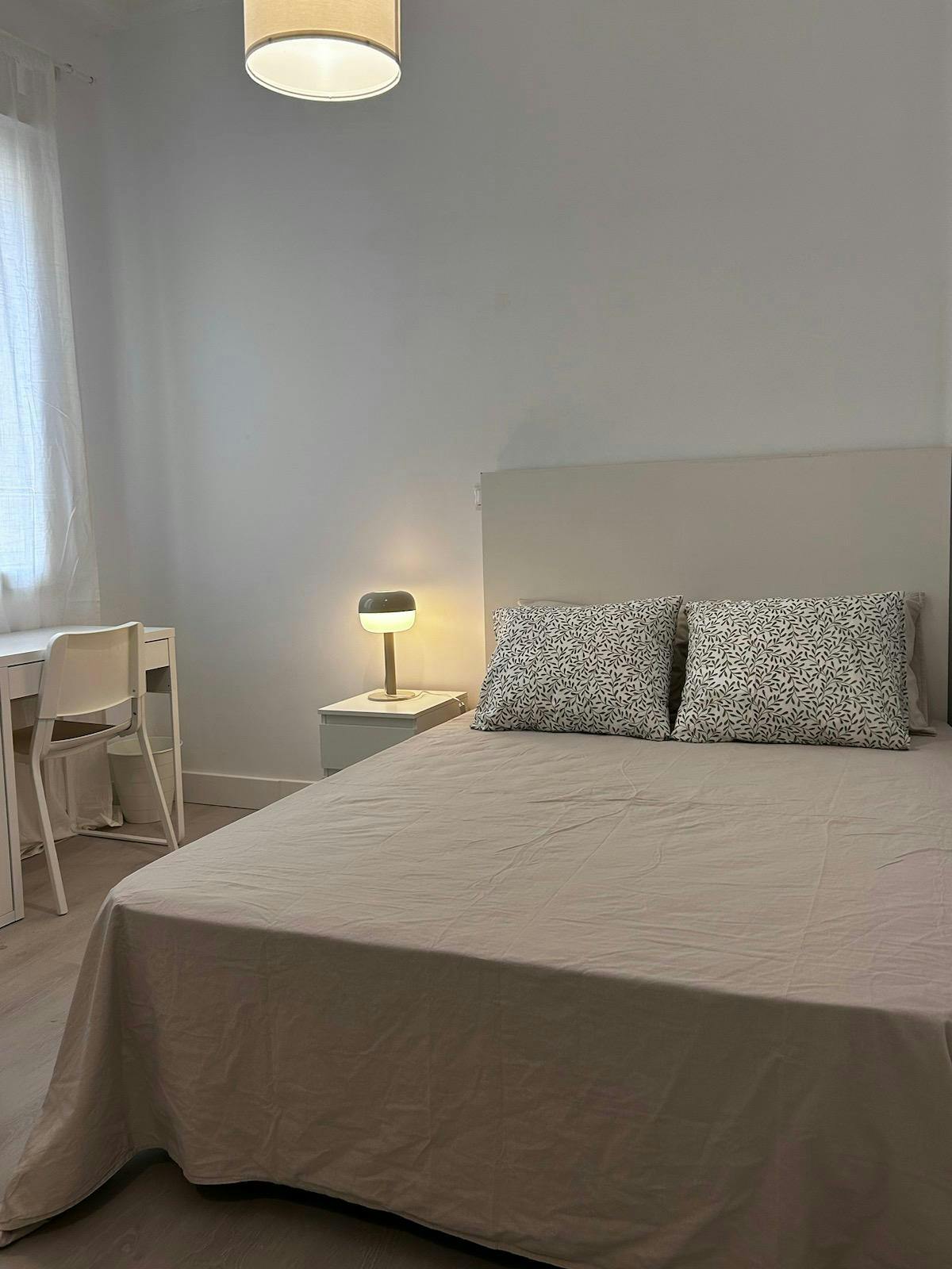 Double room Madrid, 1 bed, 18m² — photo 1