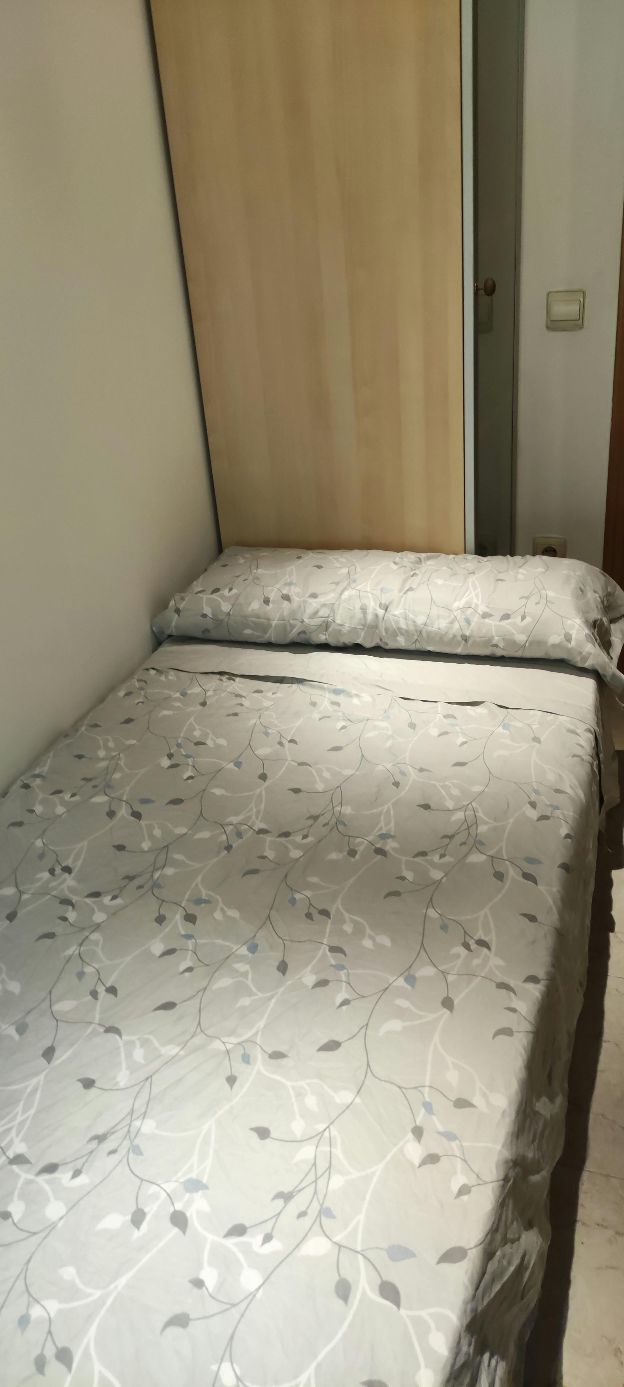 Cameră privată de închiriat pentru 450 EUR pe lună în Terrassa, Carrer del Pedraforca