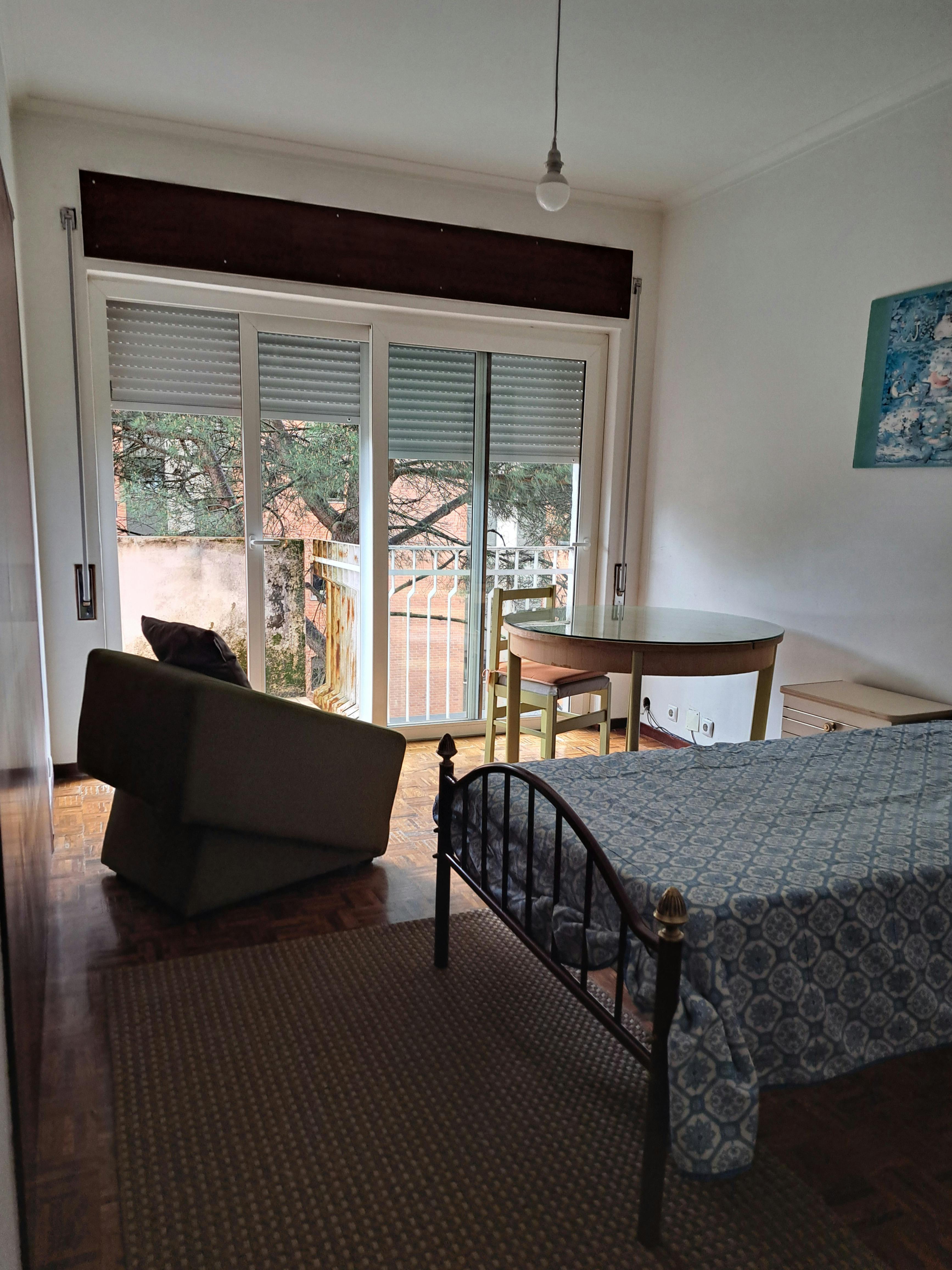 Privat rum att hyra för 315 € i månaden i Coimbra, Rua Carolina Michaellis