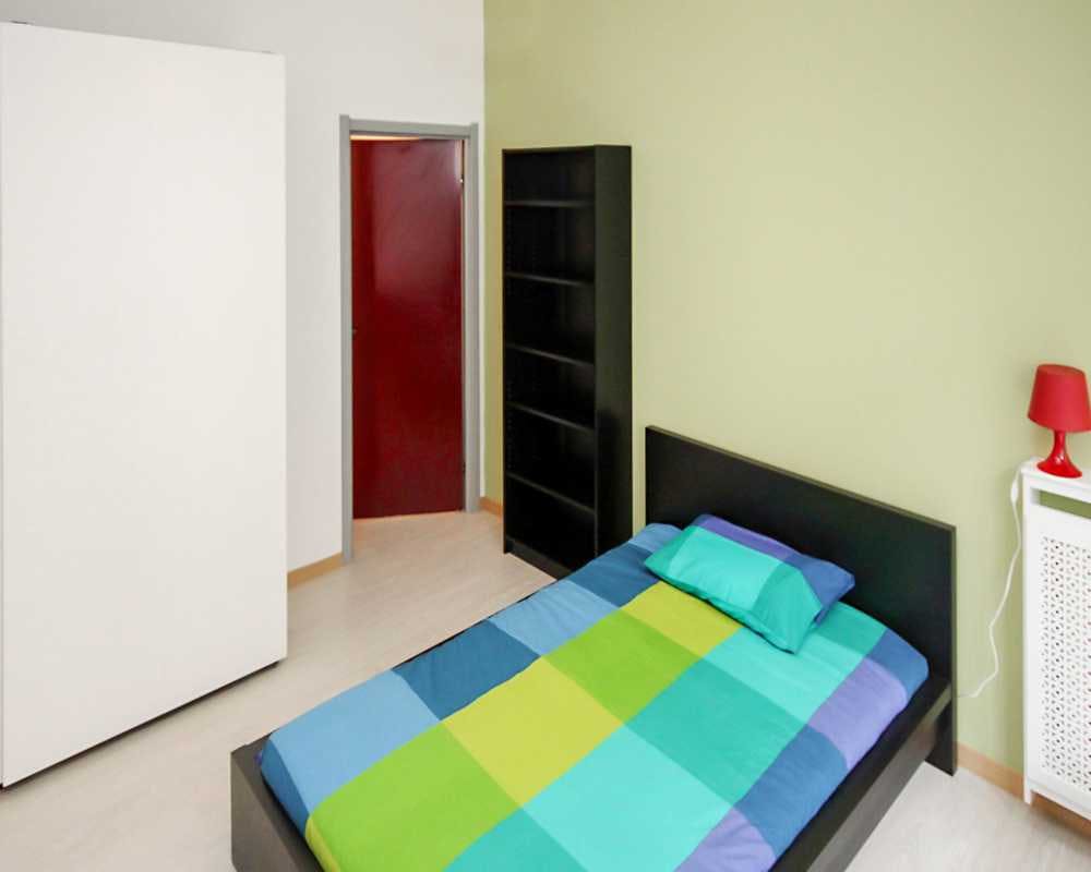 Via Cesare Battisti, Milan preview