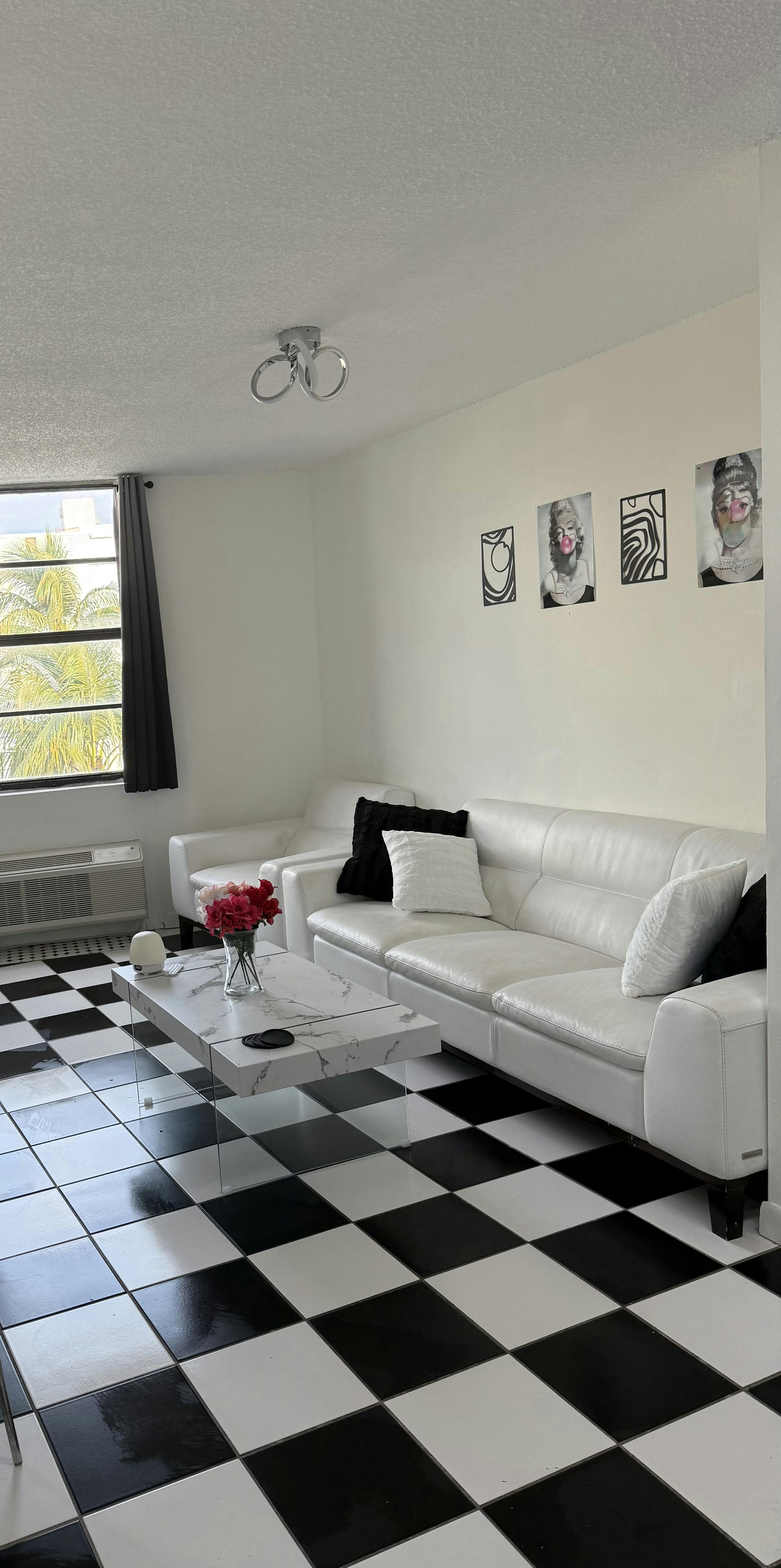 Garsonieră de închiriat pentru $3,200 pe lună în Miami Beach, Washington Avenue