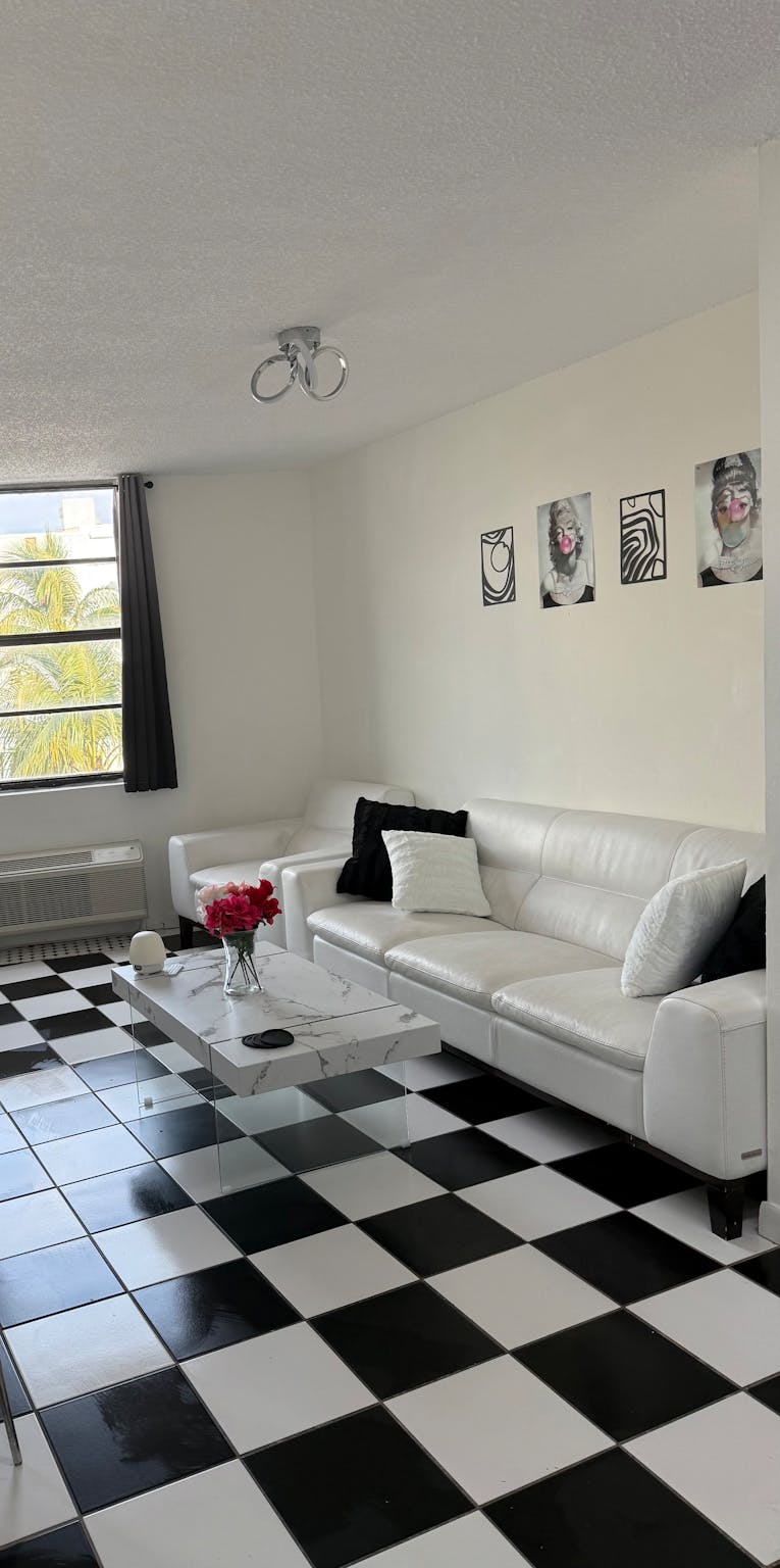 Washington Avenue, Miami Beach, FL preview