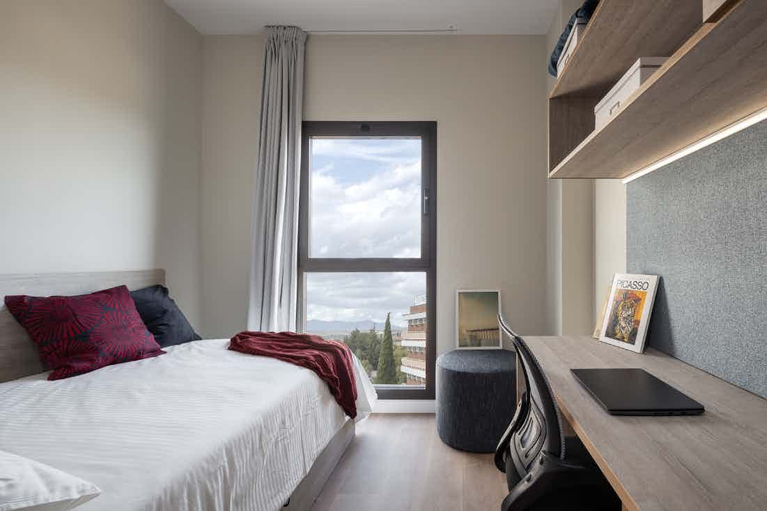 Pokój prywatny do wynajęcia za 980 € miesięcznie w mieście Málaga, Avenida del Editor Ángel Caffarena