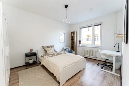 Private room for rent on Fennstraße, Berlin