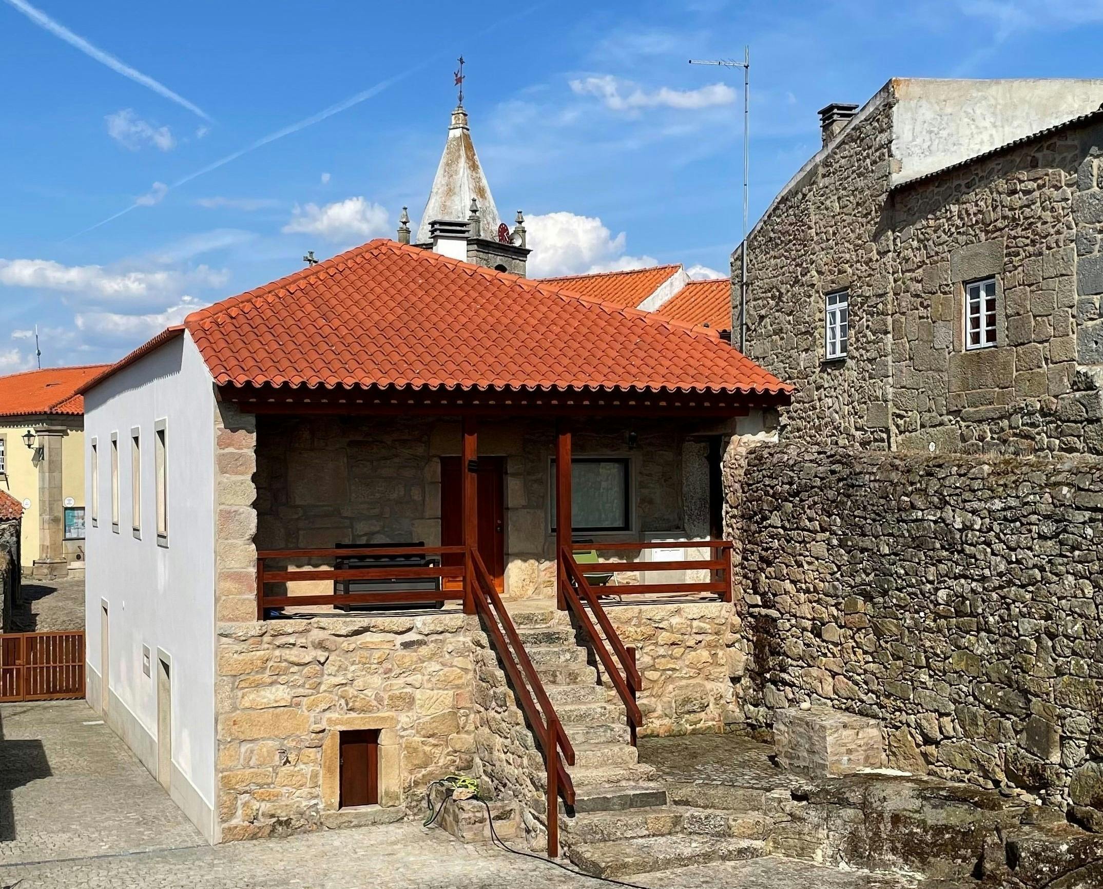 Apartamento para alugar por € 2.590 por mês em Castelo Mendo, Rua Direita