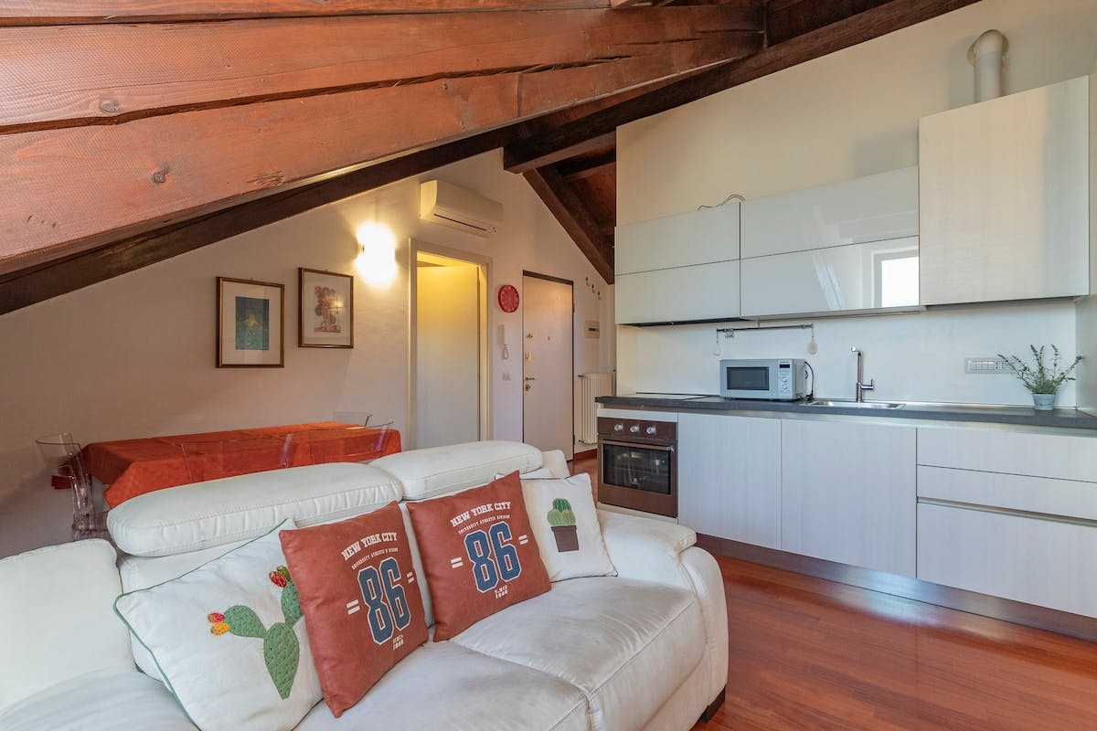 Via Francesco Guicciardini, Milan