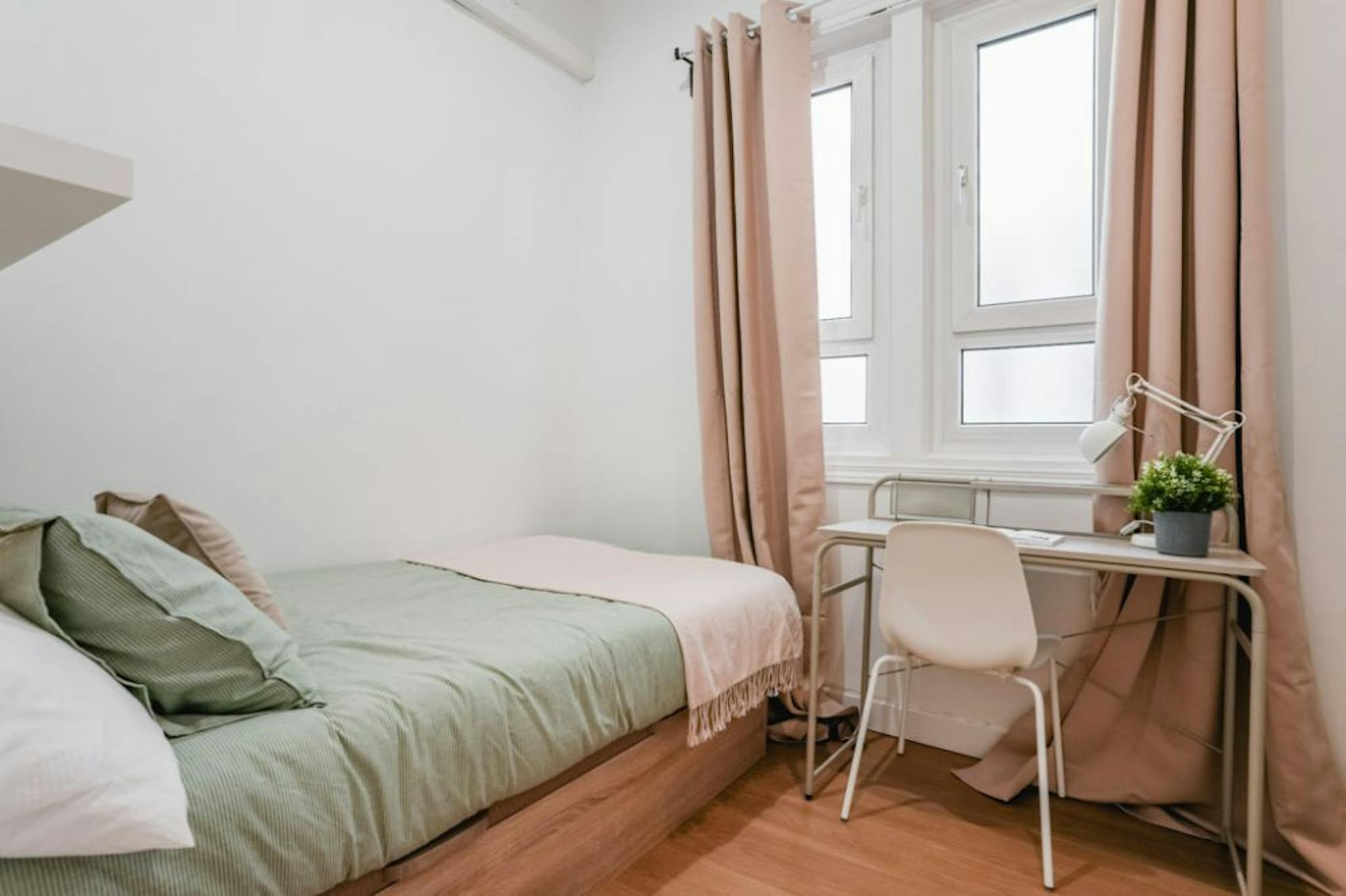 Calle de Ventura Rodríguez, Madrid preview