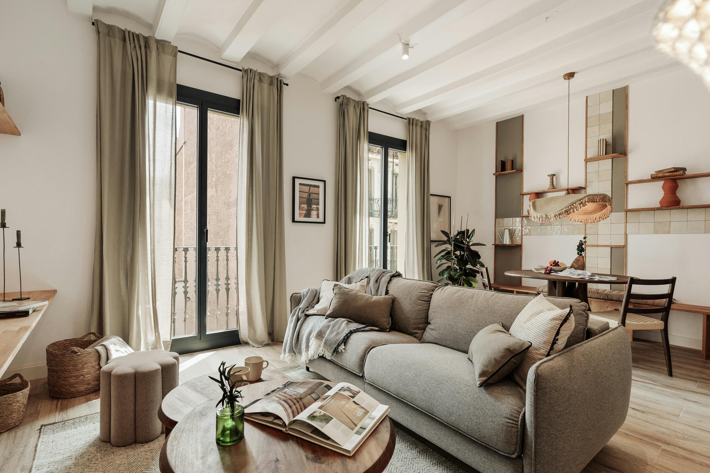 Apartment for rent for €2,354 per month in Barcelona, Carrer del Roser