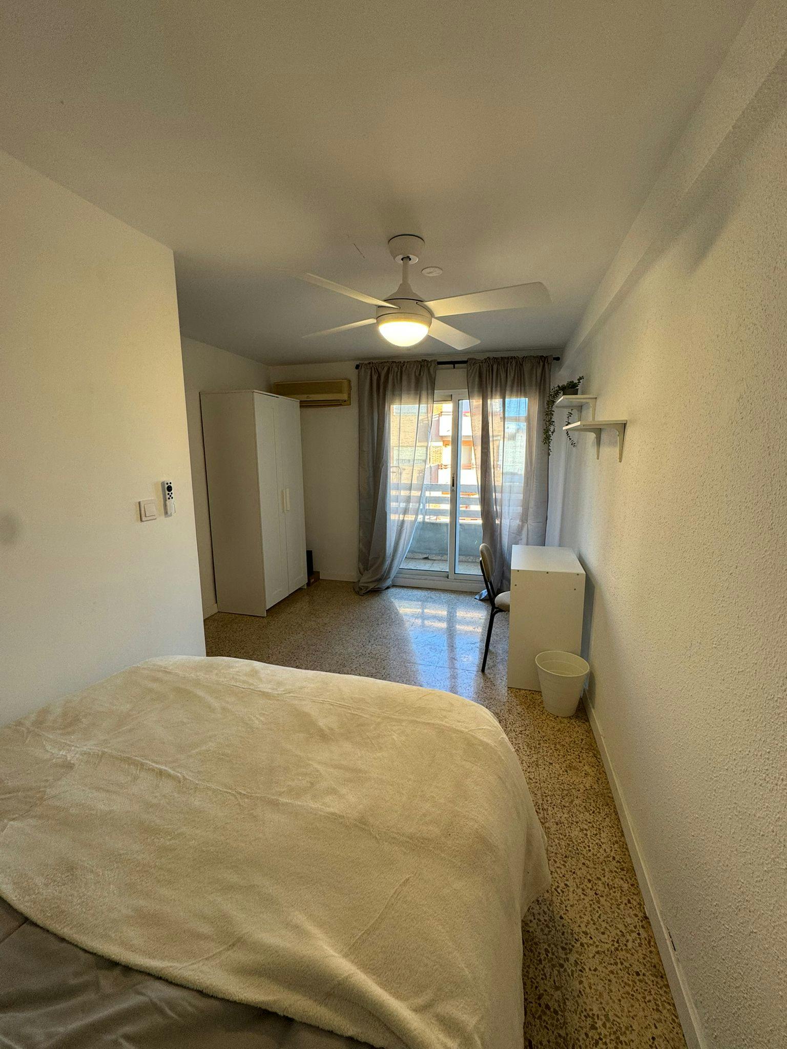 Отдельная комната сдается в аренду за 310 € в месяц в Alaquàs, Avinguda d'Ausiàs March