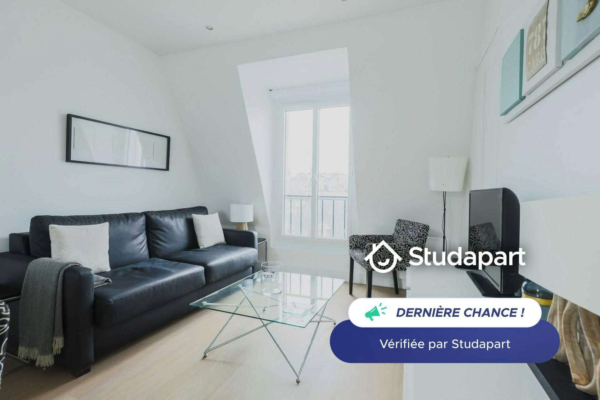 Apartment for rent for €2,100 per month in Paris, Rue de Sévigné