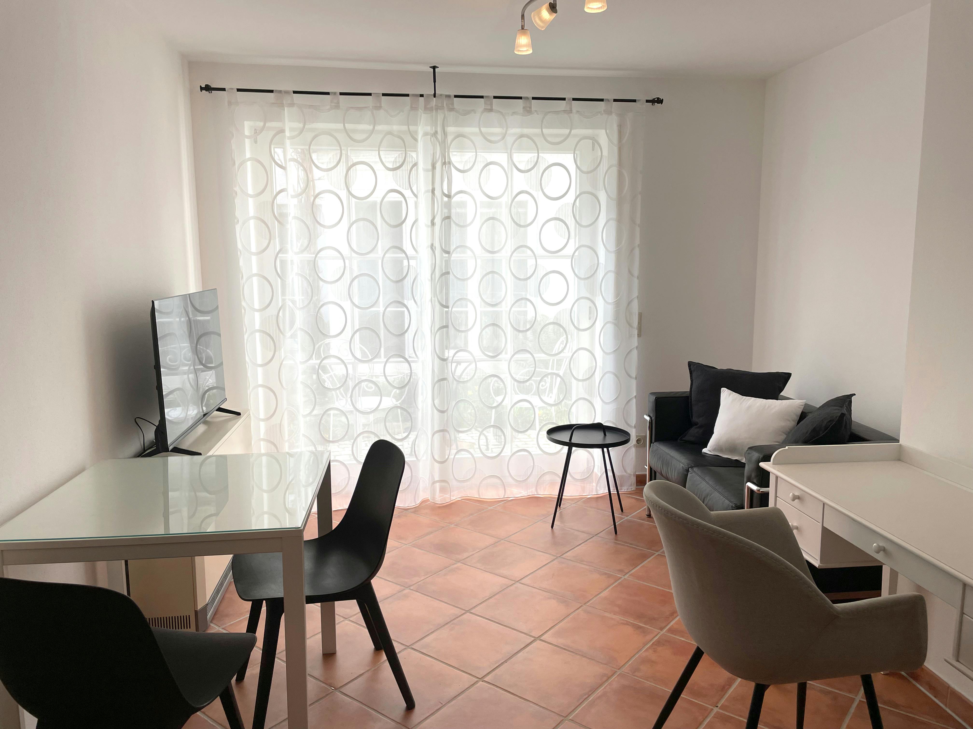 Studio for rent for €1,290 per month in Heidelberg, Handschuhsheimer Landstraße