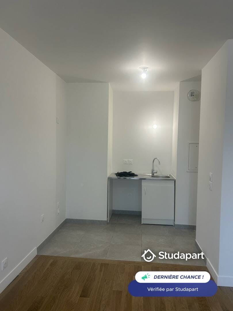 Apartment for rent for €1,250 per month in Le Plessis-Robinson, Rue Claude Nicolas Ledoux