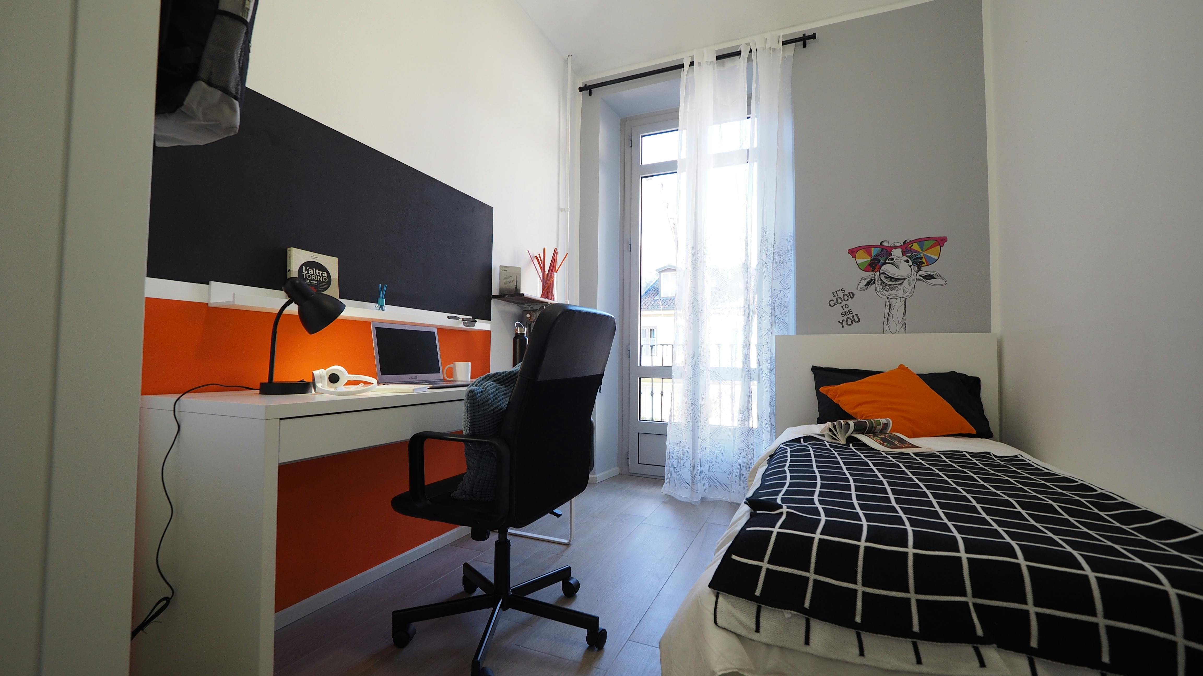 Private room in Via Sagliano Micca, Turin (1618403) room image 1