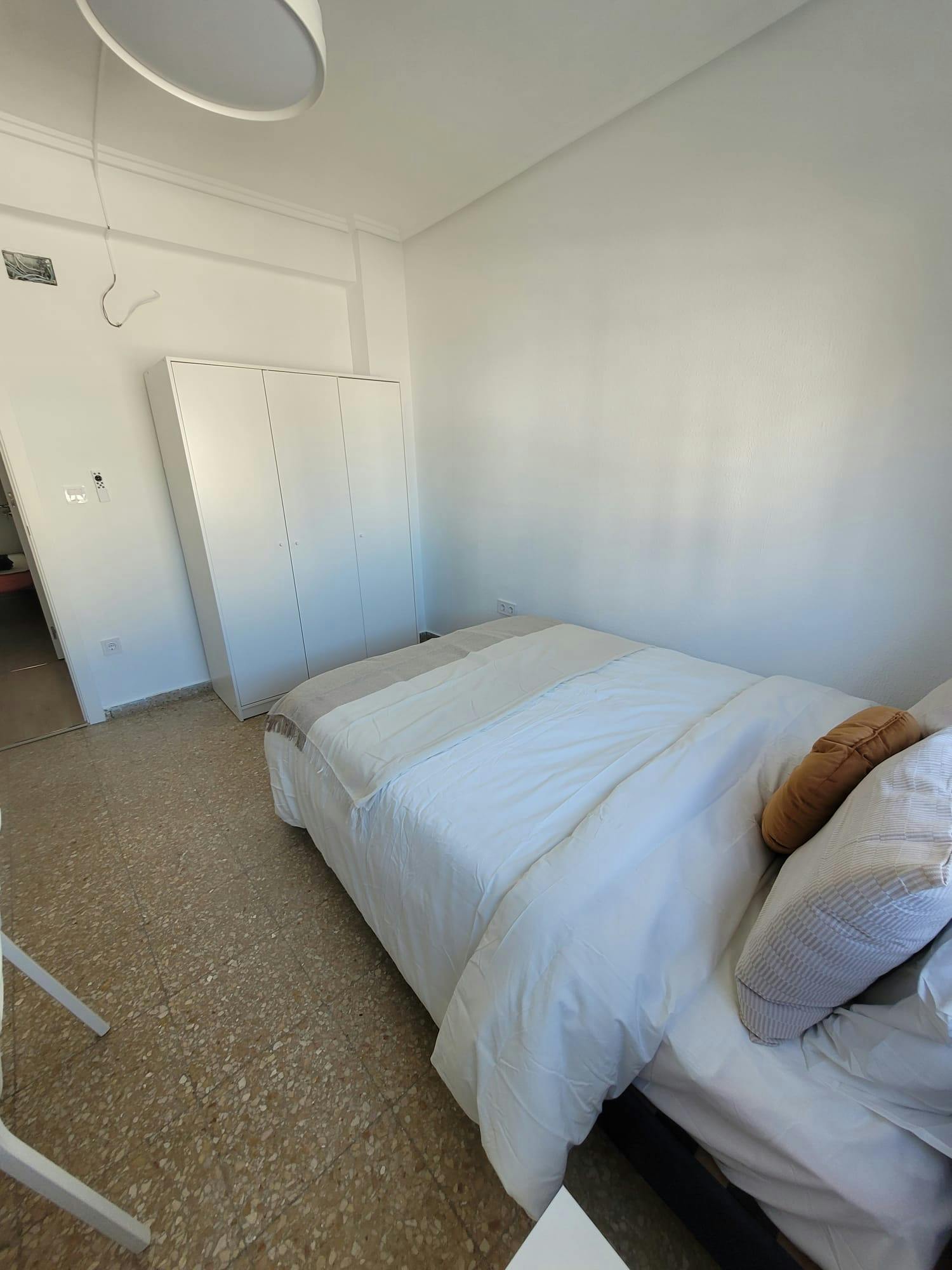 Single room Torrent, 1 bed, 10m² — photo 5