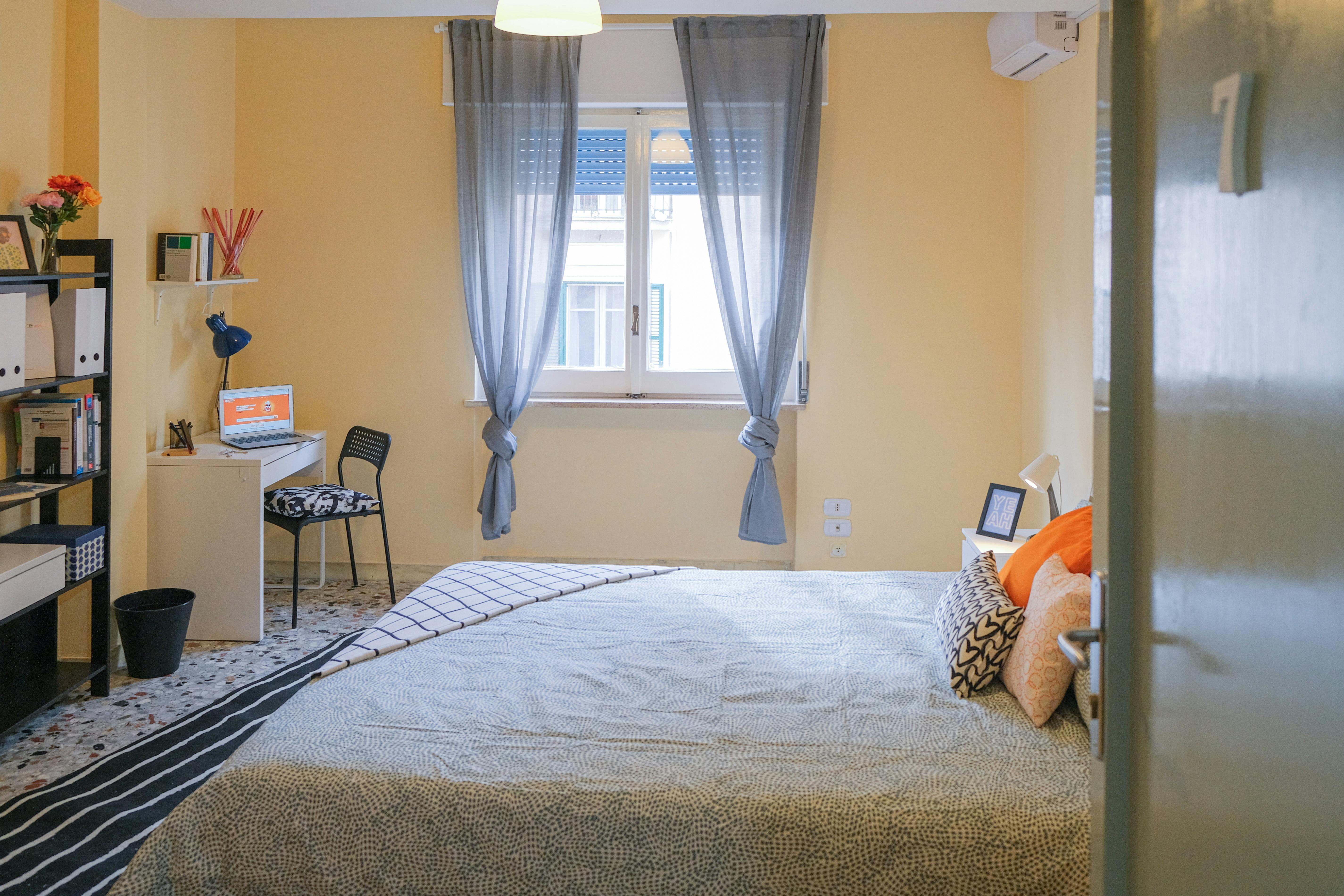 Via 2 Luglio 1820, Naples