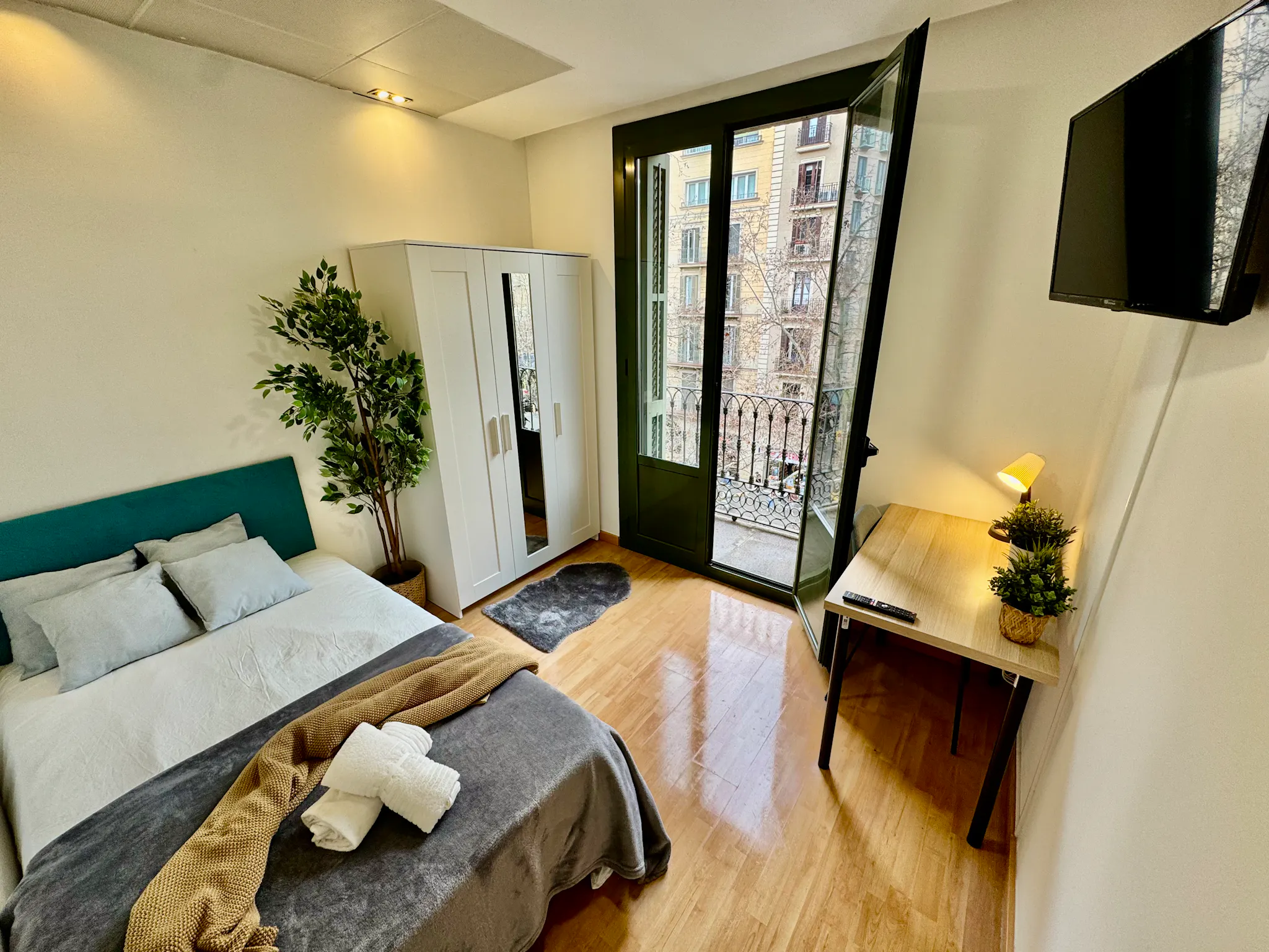 Ronda de Sant Pere, Barcelona preview