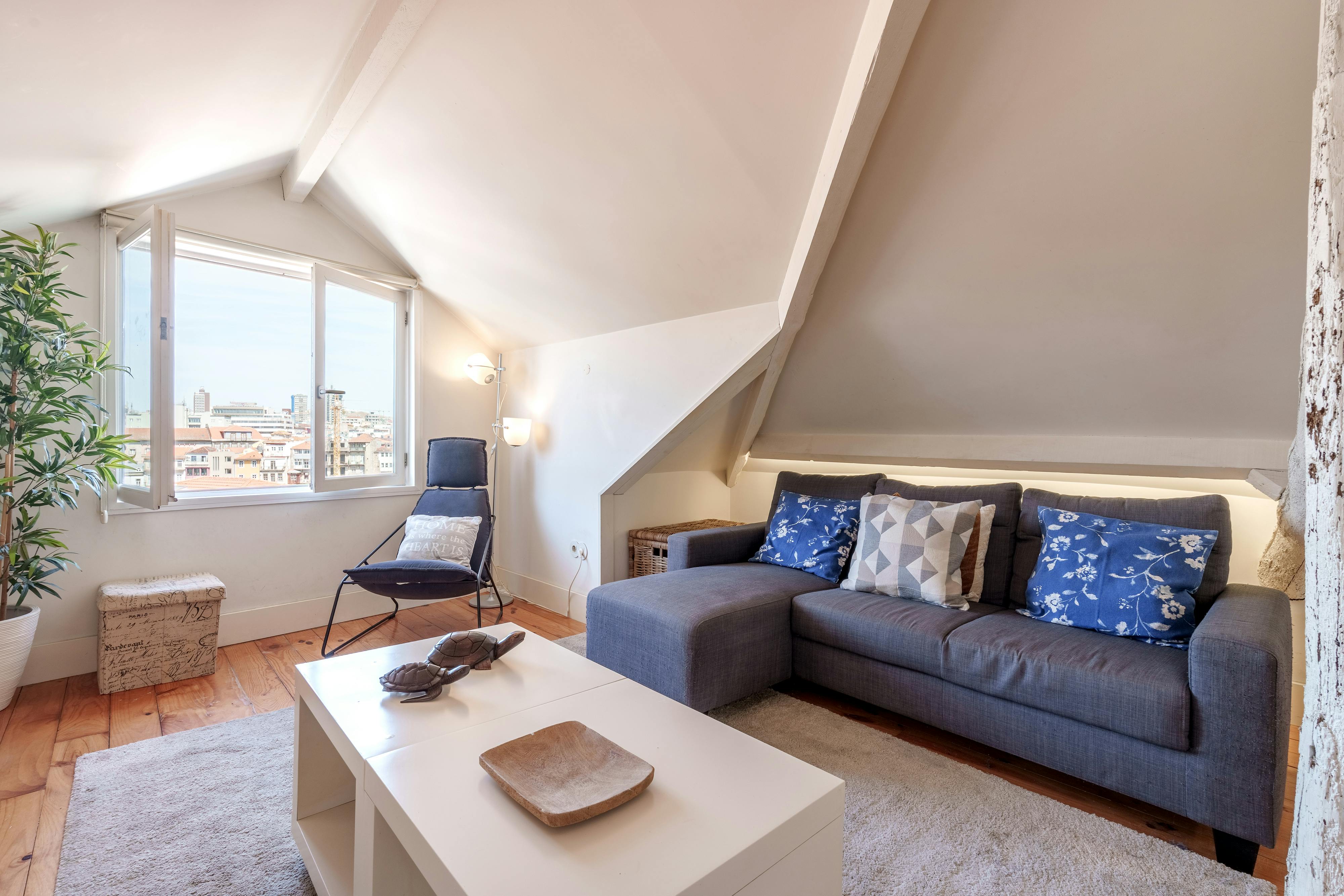 Apartment for rent for €1,000 per month in Porto, Rua do Cativo