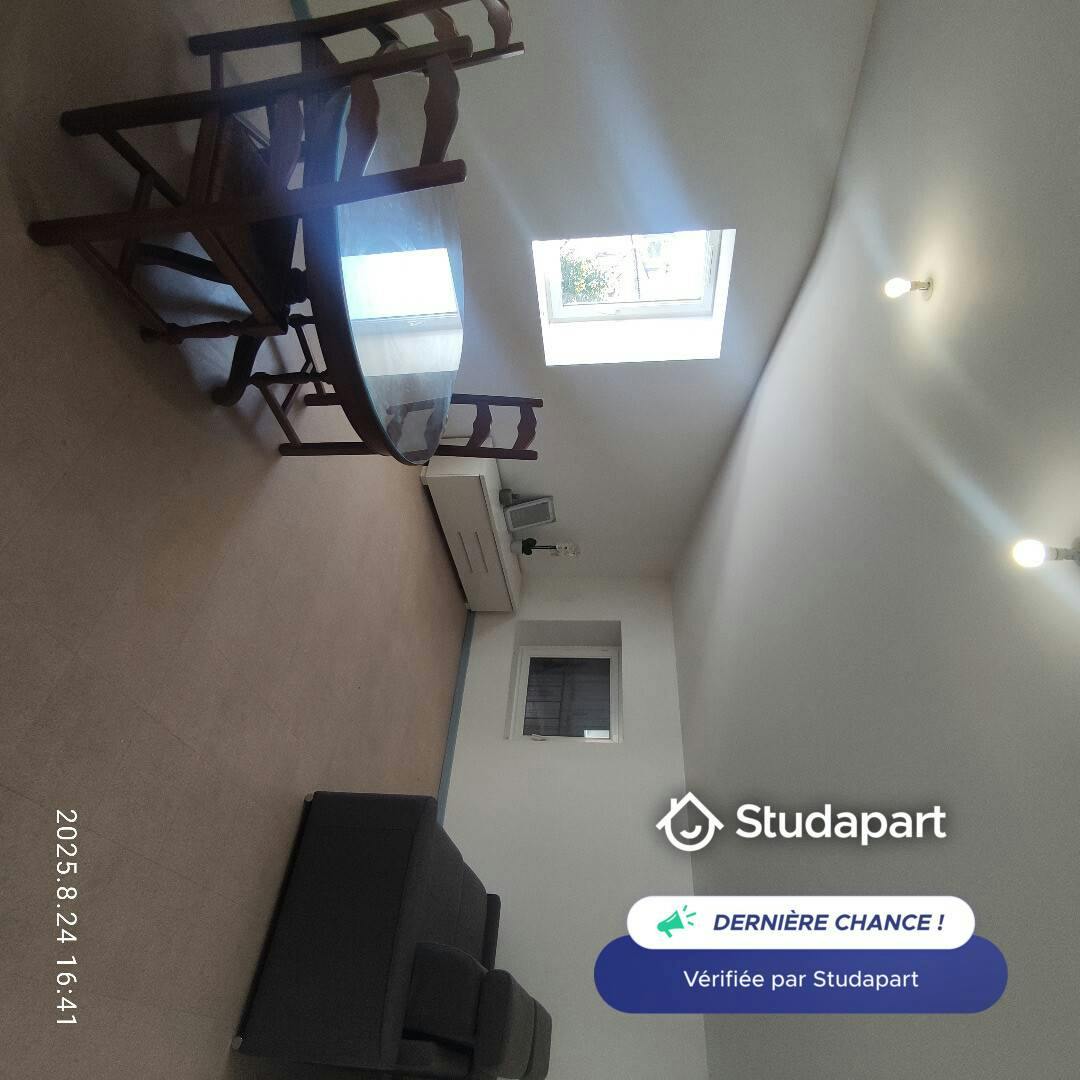 Appartement à louer pour 590 €/mois à Montélimar, Rue Sainte-Croix