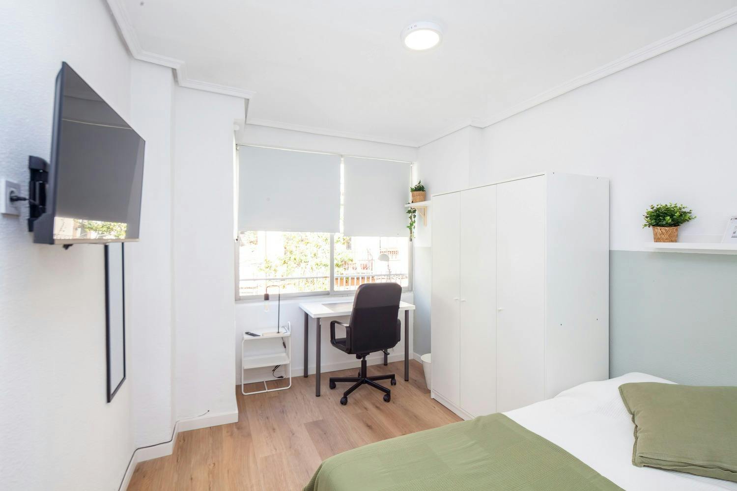 Private room for rent for €375 per month in Valencia, Carrer de les Illes Canàries