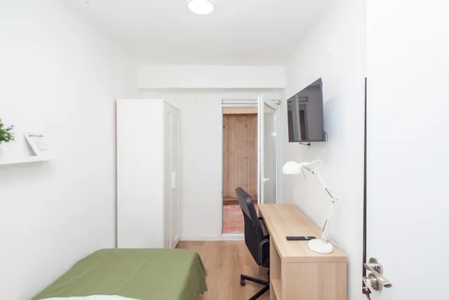 Private room in Carrer de les Illes Canàries, Valencia (1618878) room image 2