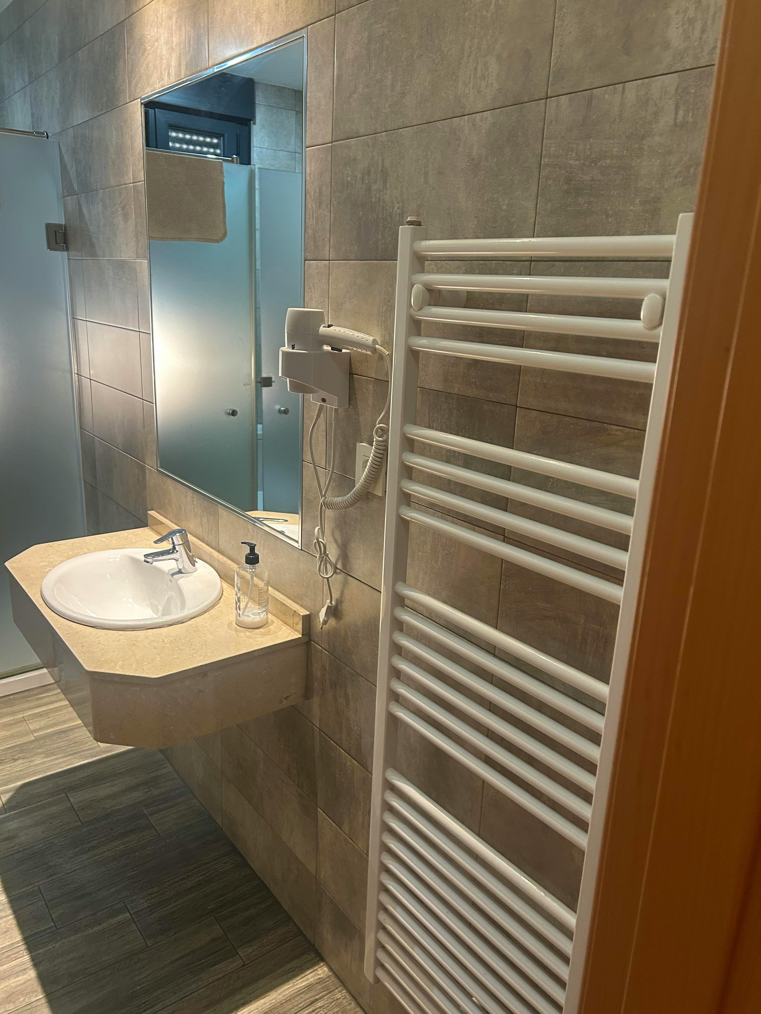 Single room León, 1 bed, 12m² — photo 2