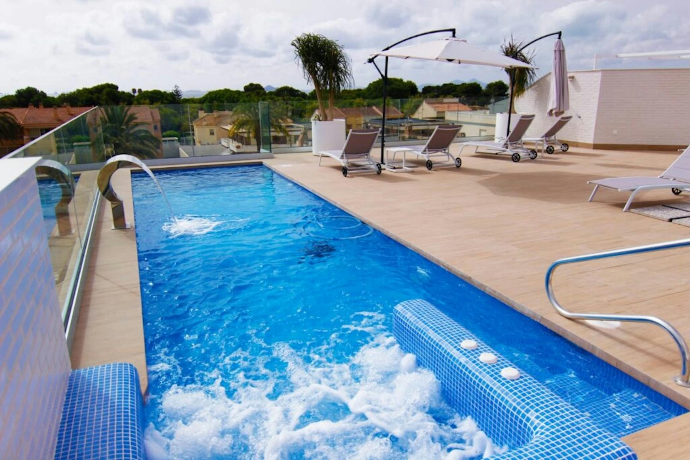 Apartment for rent for €2,500 per month in Los Alcázares, Calle Germán Arias