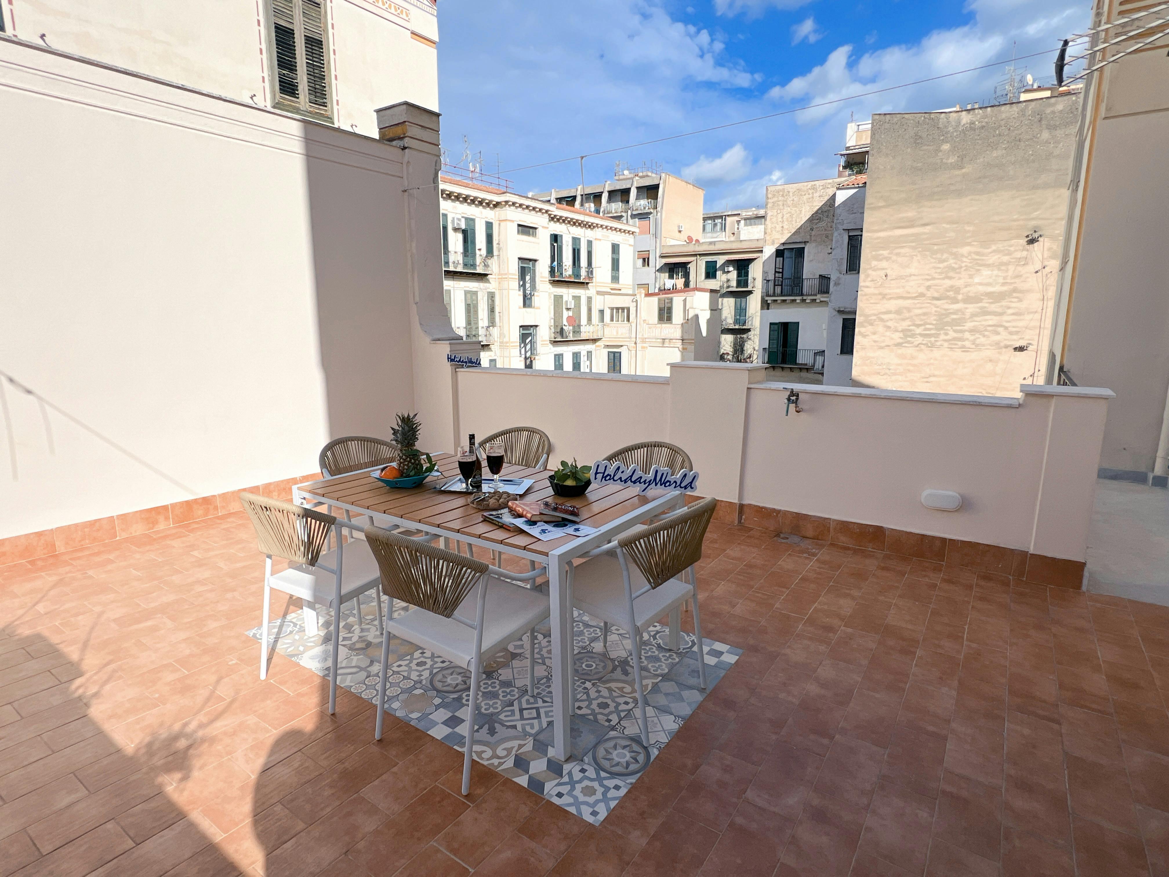 Apartment for rent for €4,316 per month in Palermo, Via Vito D'Ondes Reggio