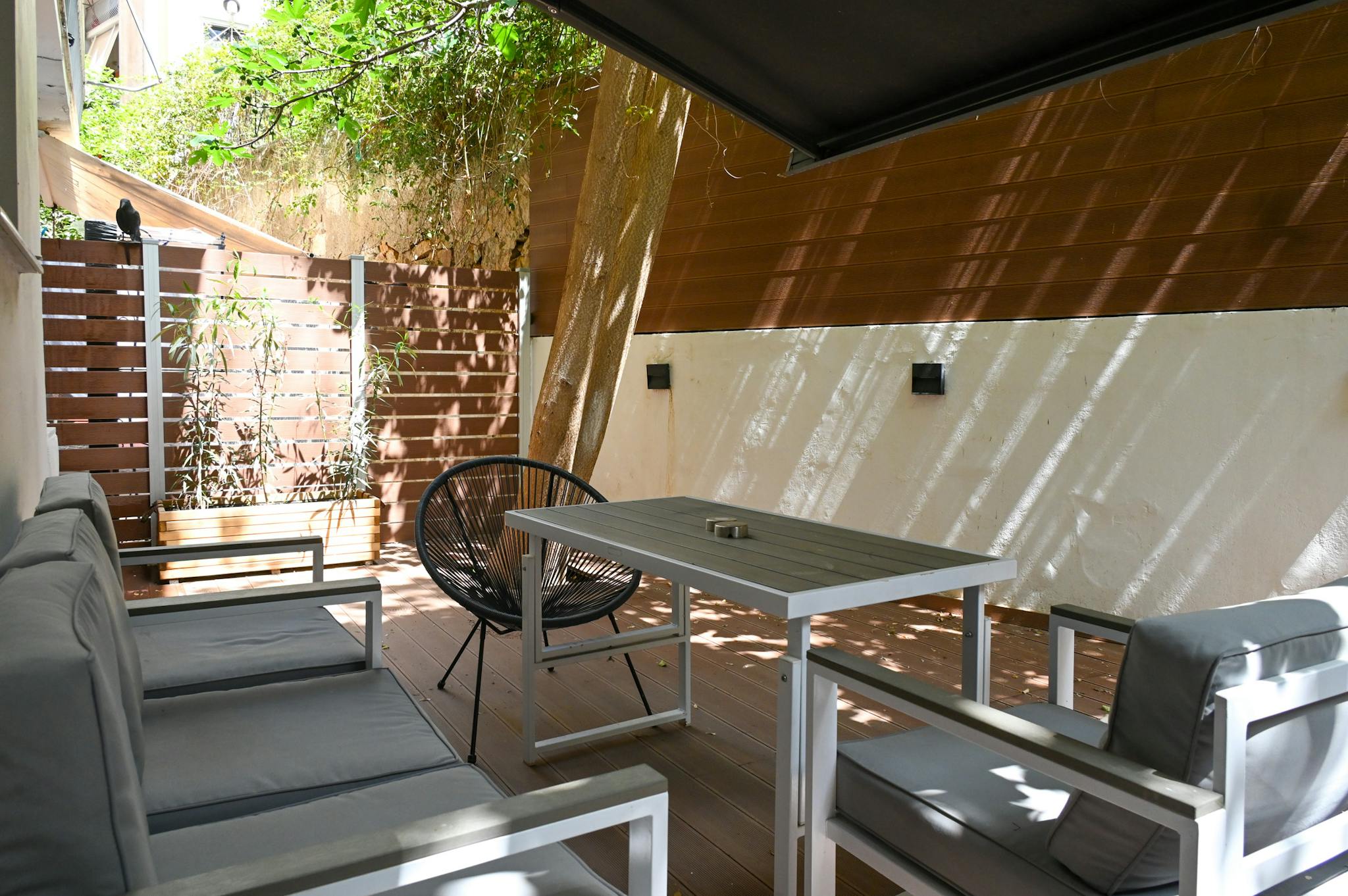 Sipilou, Néa Smírni preview