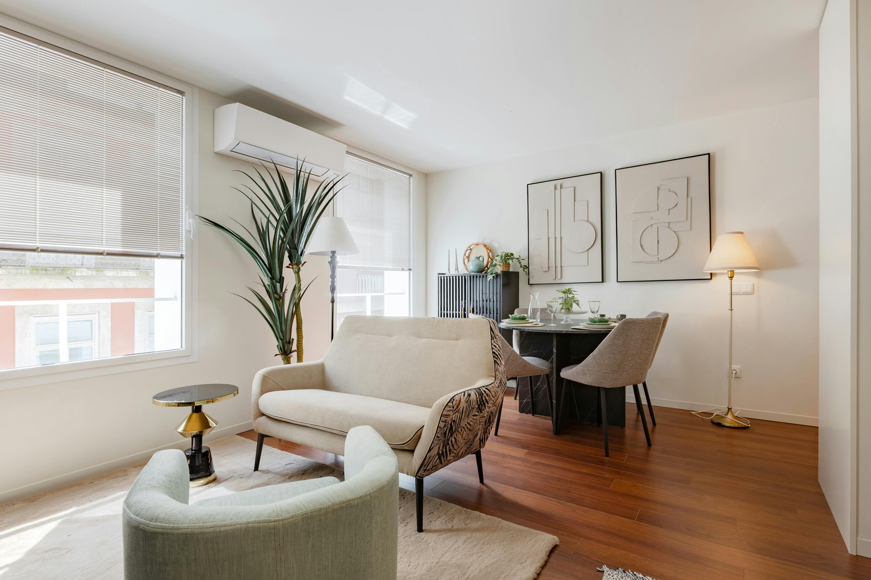 Apartment for rent for €2,590 per month in Porto, Rua de Miguel Bombarda