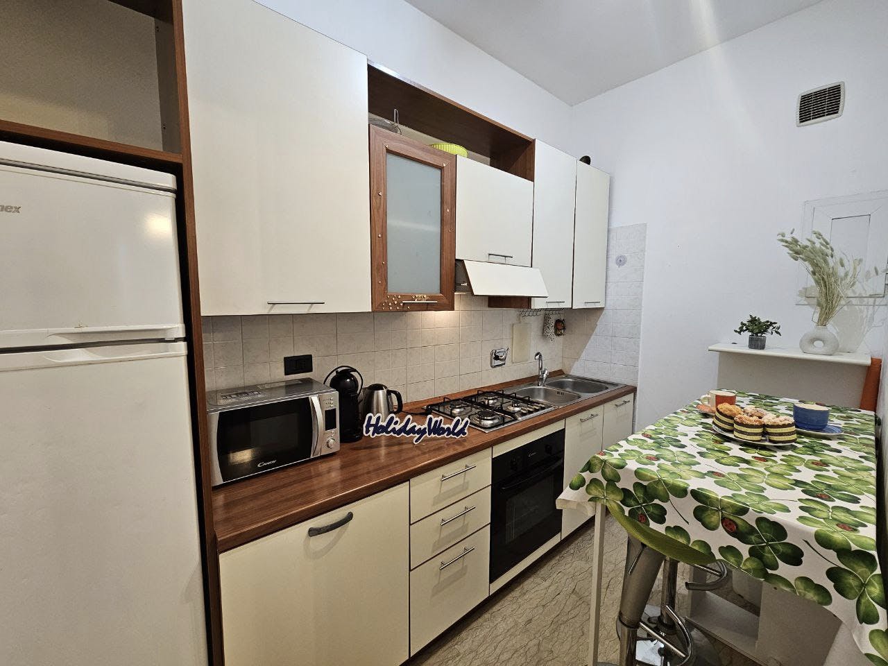 Apartament de închiriat pentru 3.226 EUR pe lună în Savona, Via Santorre di Santarosa
