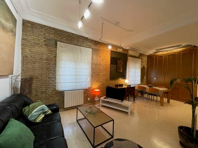 Plaça de Manises, Valencia preview