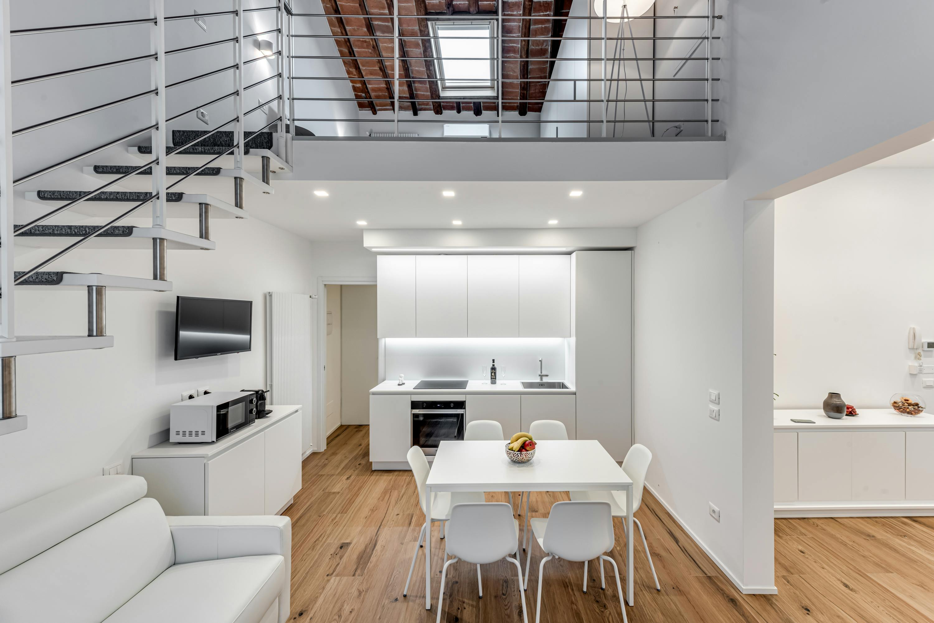 Studio for rent for €2,200 per month in Florence, Borgo Pinti