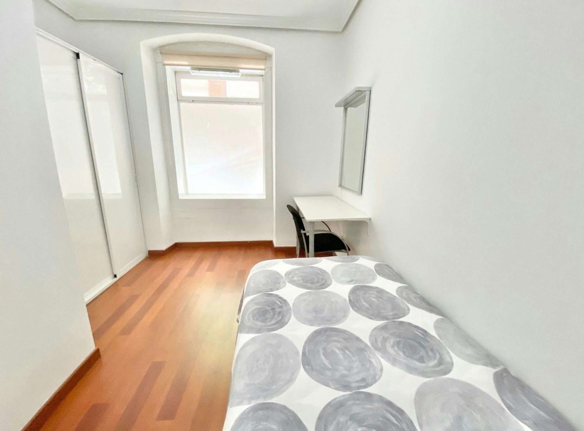 Single room Madrid, 1 bed, 12m² — photo 4