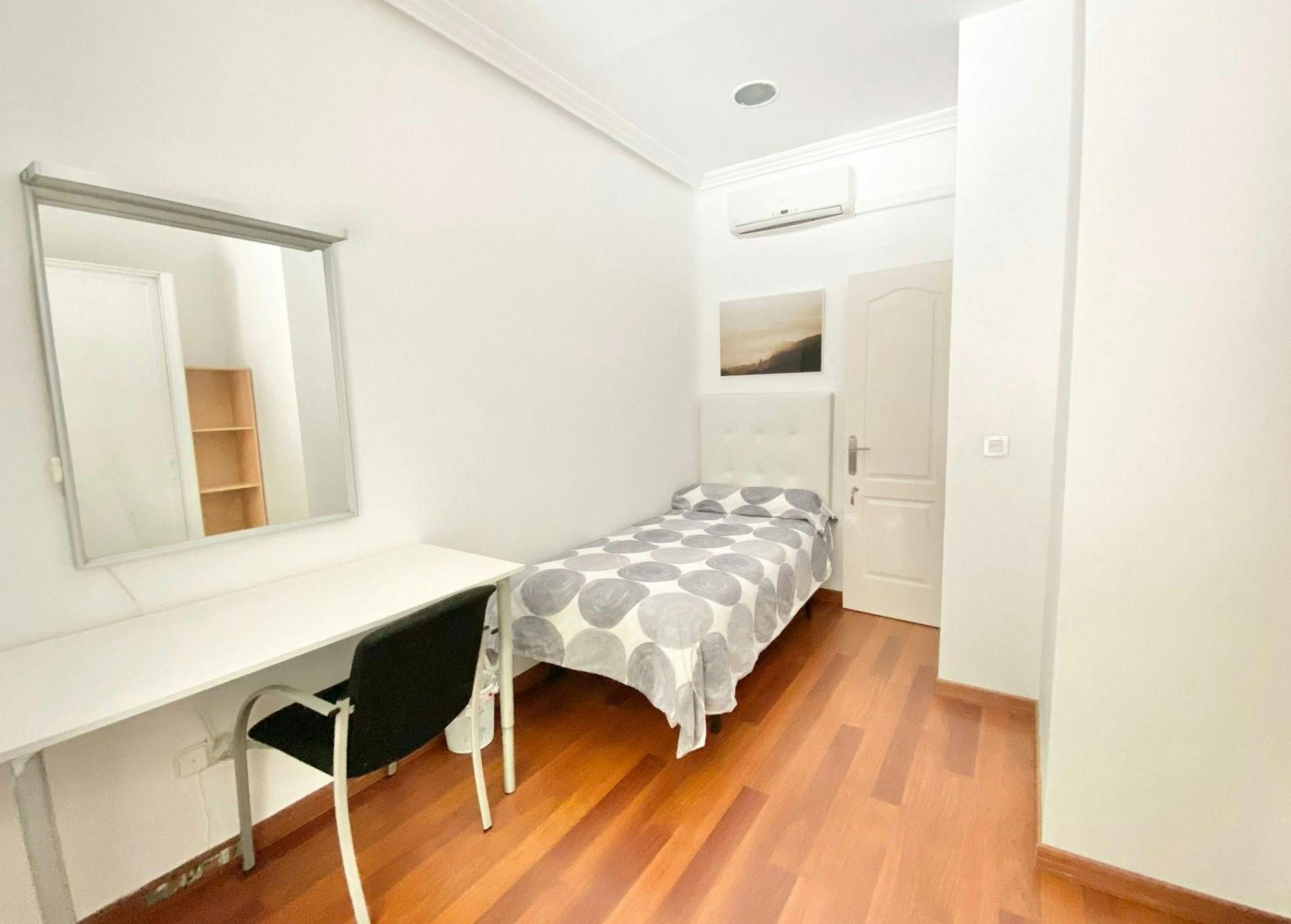 Single room Madrid, 1 bed, 12m² — photo 3