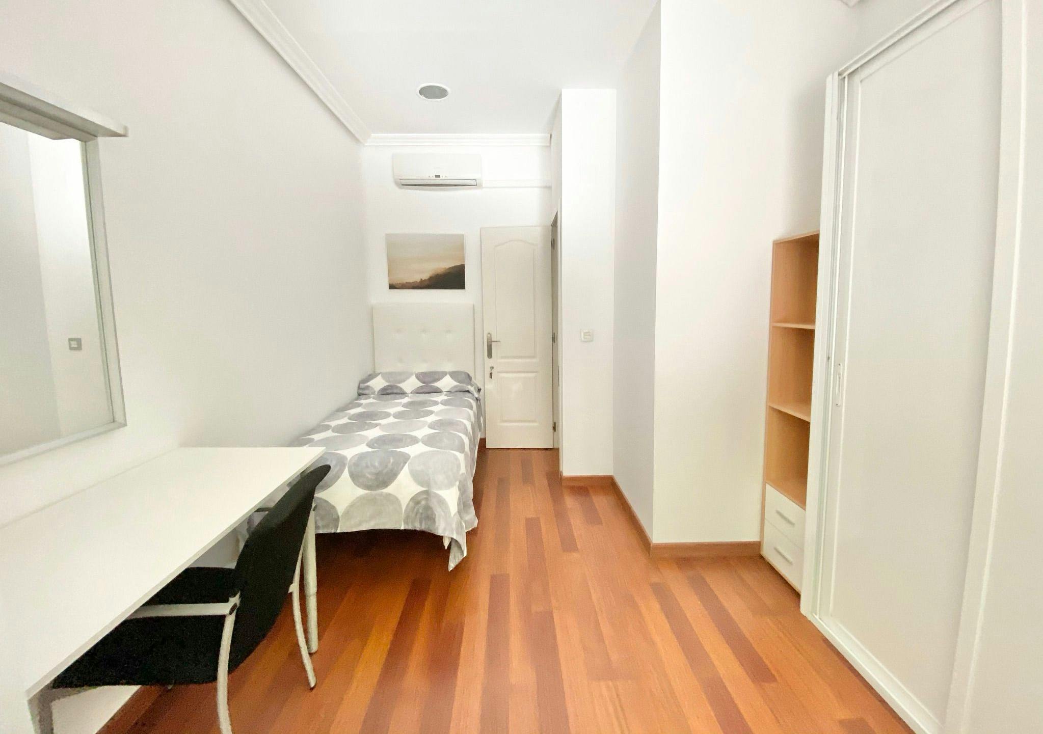 Single room Madrid, 1 bed, 12m² — photo 5