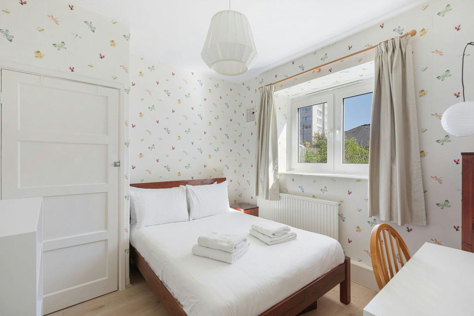 Apartment for rent for £4,900 per month in London, Globe Road