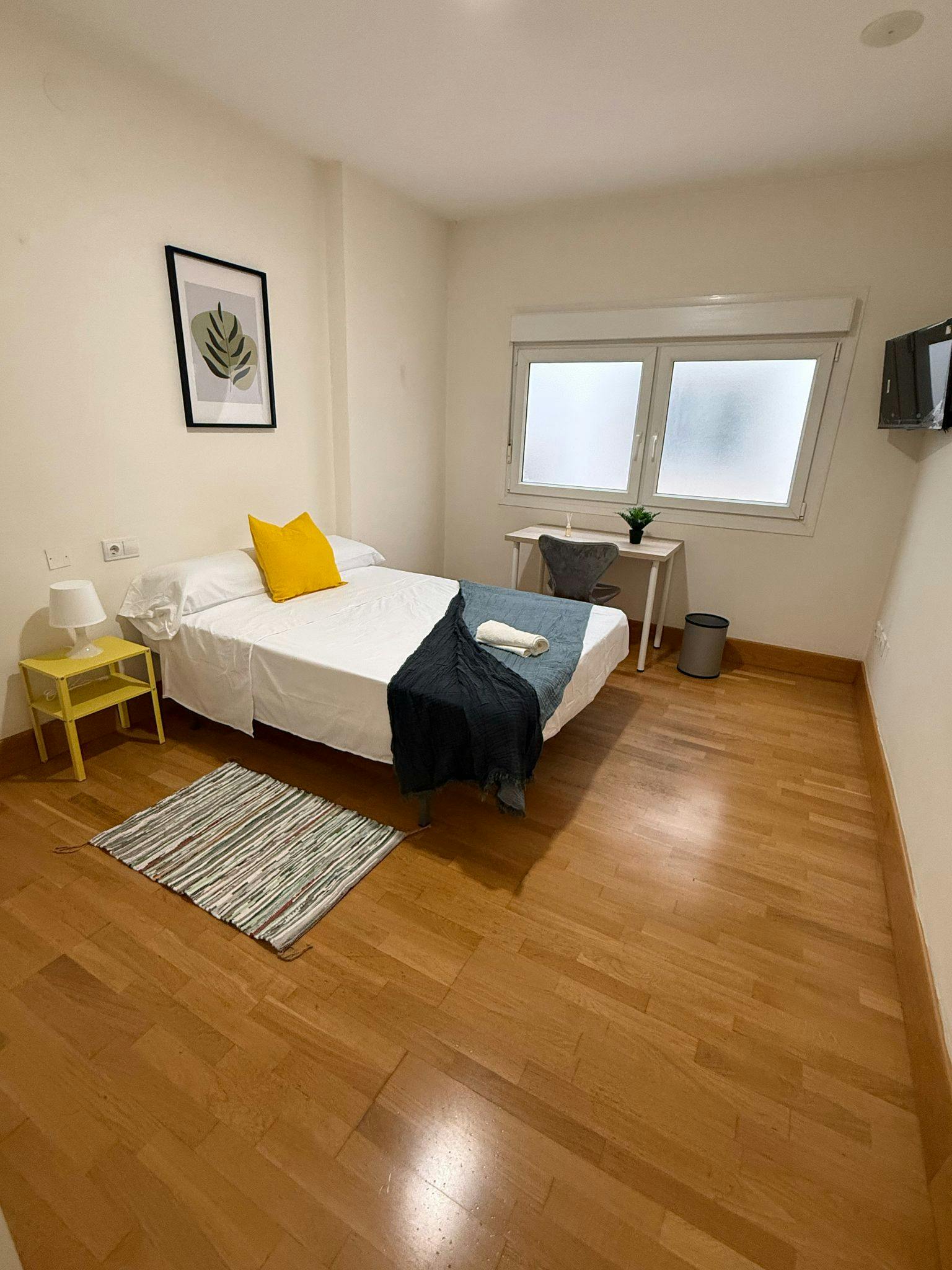 Private room for rent for €380 per month in Almería, Calle Altamira