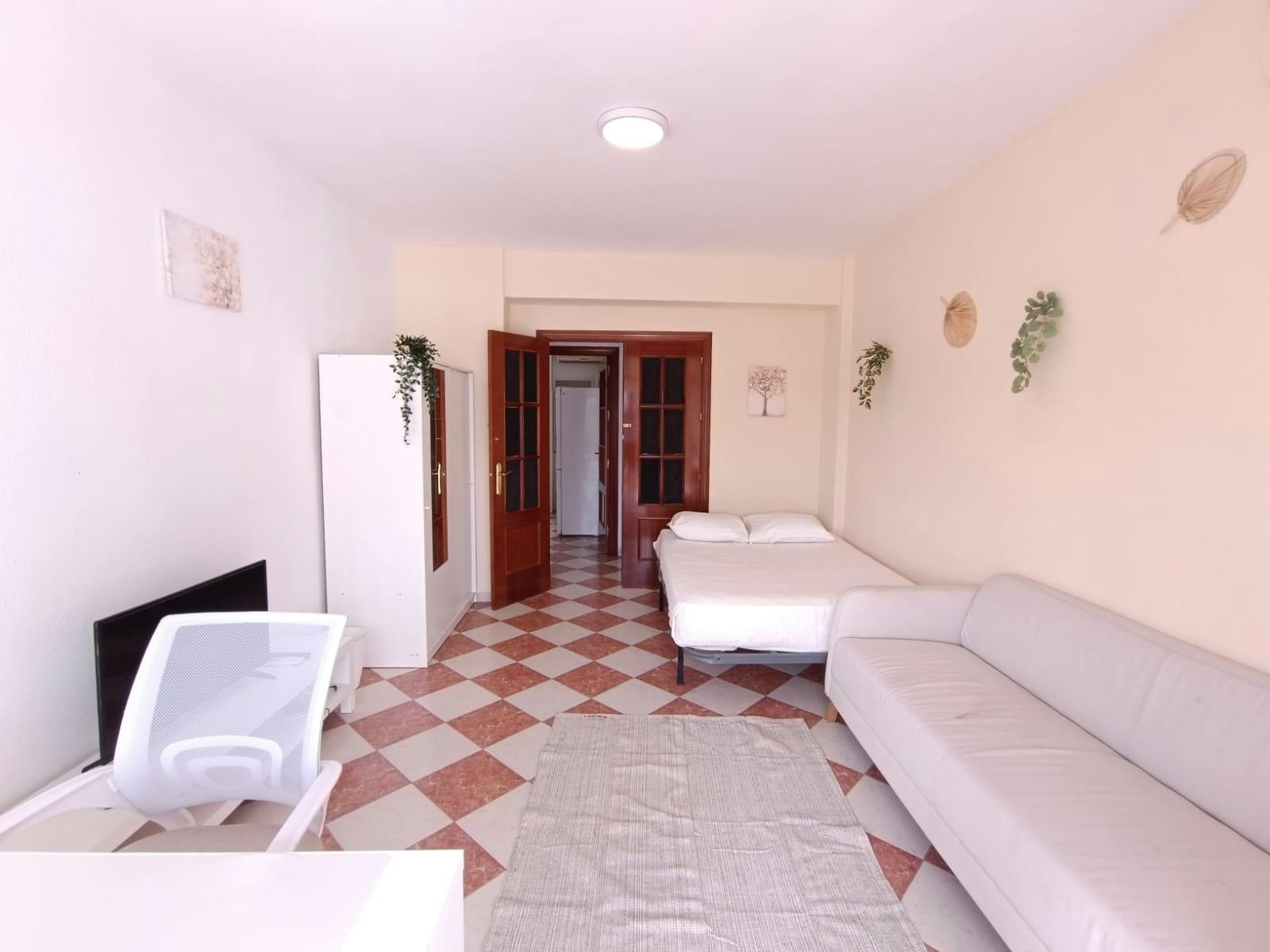 Calle Chaves Rey, Sevilla preview