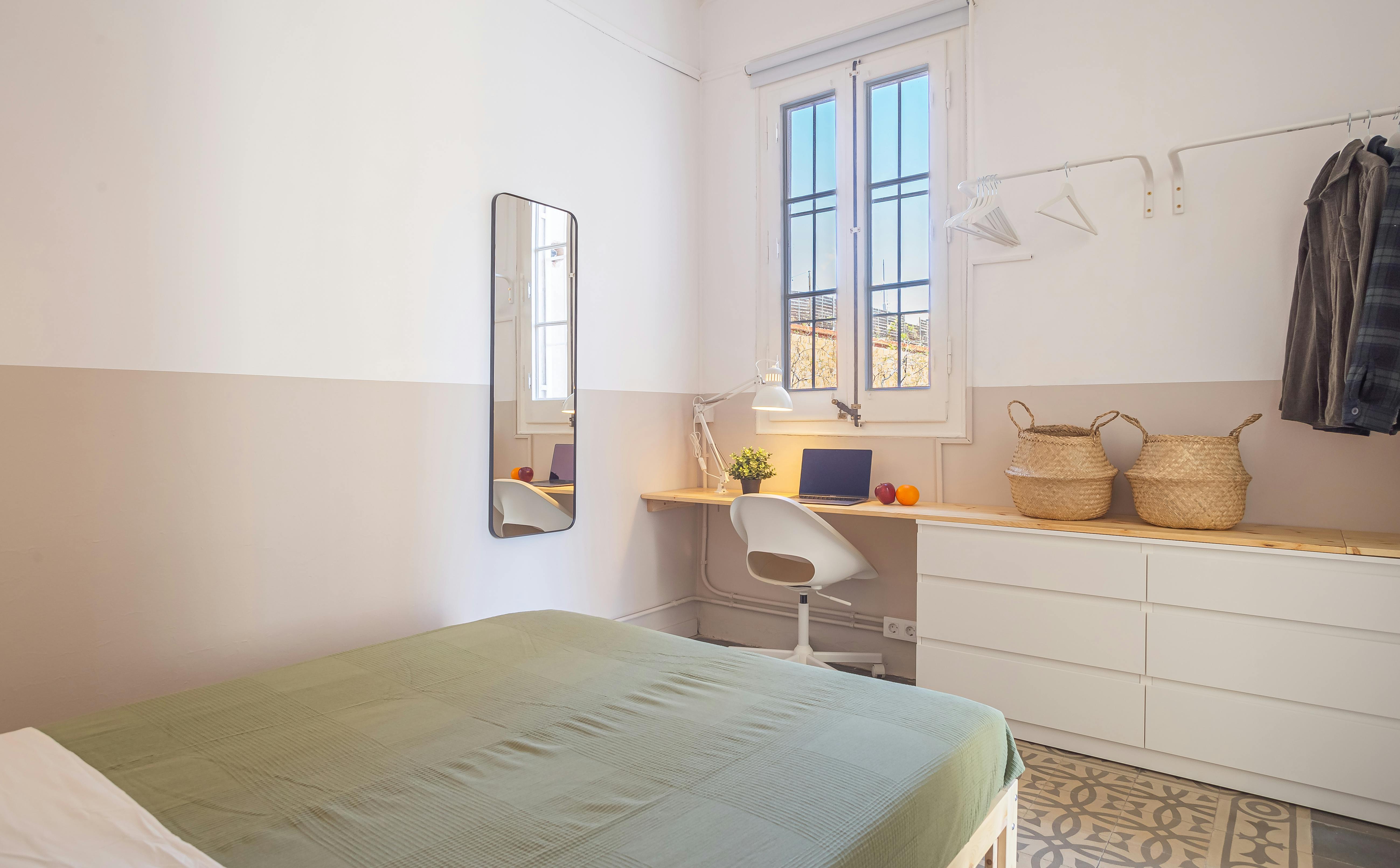 Private room for rent for €930 per month in Barcelona, Carrer de Pons i Gallarza