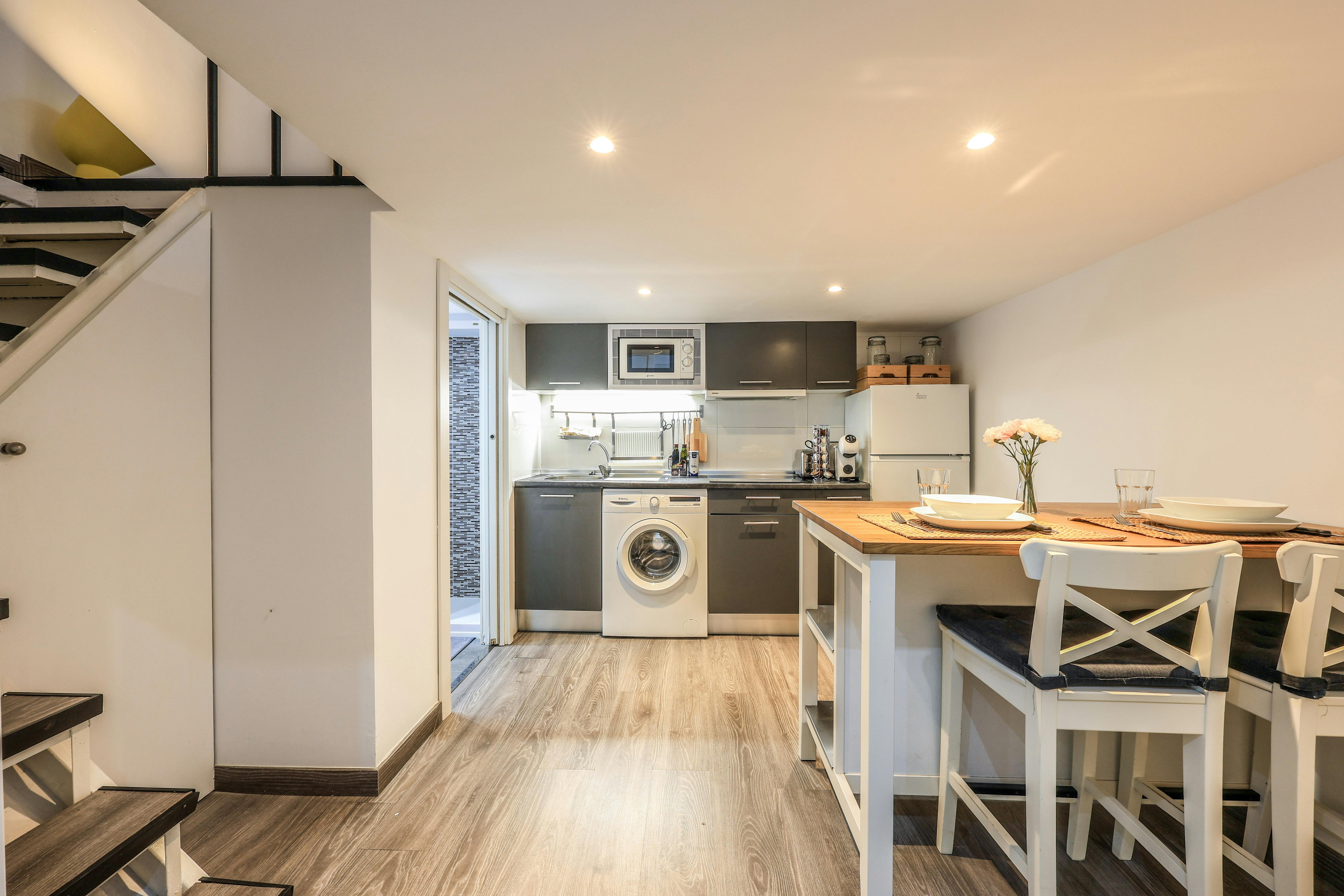 Studio te huur voor € 1.300 per maand in Madrid, Ronda de Valencia