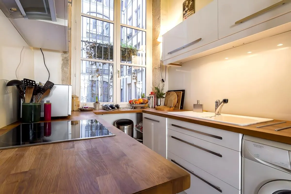 2-Bedroom Apartment in Place d'Albon, Lyon (1620241) ROOM 2
