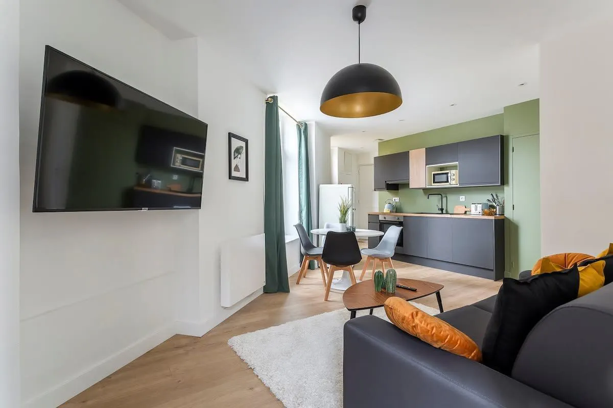 2-Bedroom Apartment in Grande Rue de la Guillotière, Lyon (1620253) ROOM 2