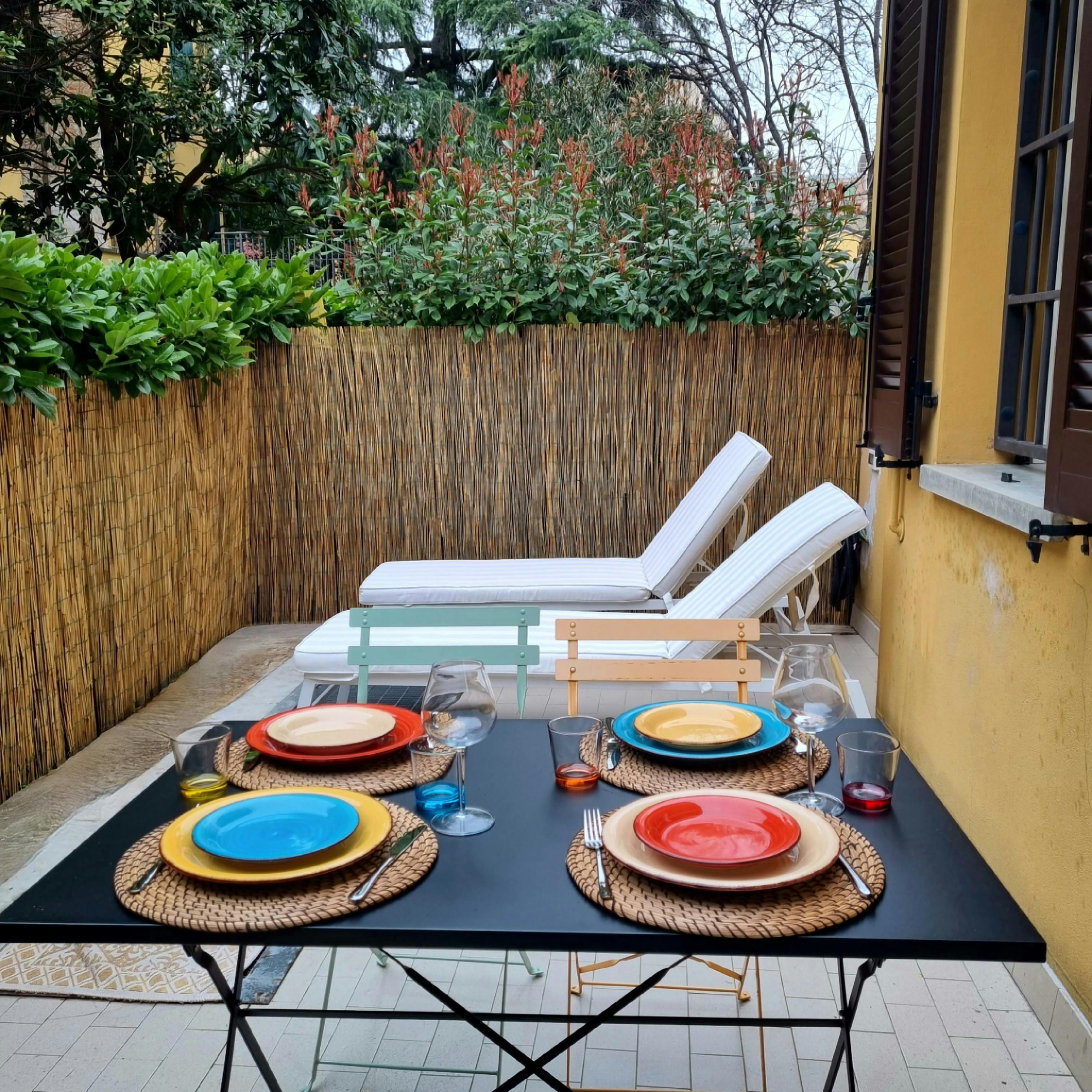 Vicolo Paglia Corta, Bologna